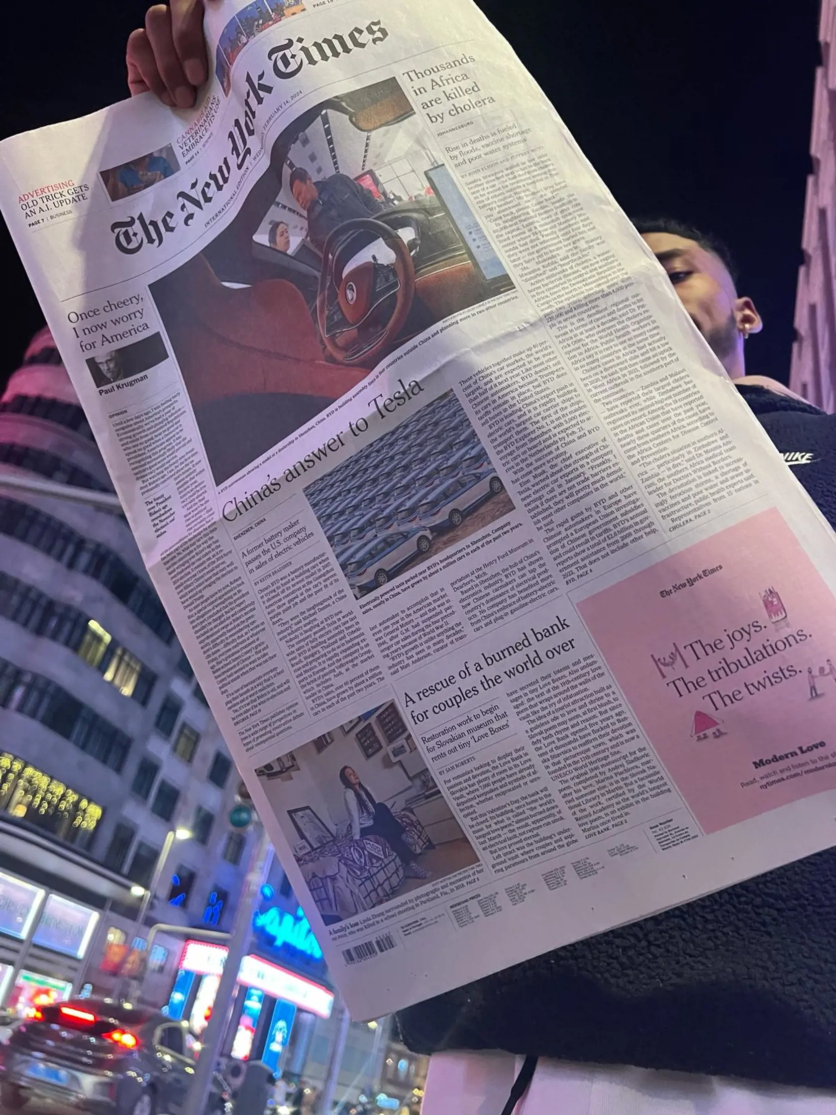Článok už v pondelok uverejnil New York Times aj na svojom webe v sekcii Art & Design. “Na titulke bol takmer celý deň. To je dosť úsmevné, najmä v súvislosti s niektorými Banskoštiavničanmi, ktorí vo veľkom tvrdili, že sme gýč. Písal totiž o nás práve redaktor zameraný na tieto témy,“ podotkol Brossmann.