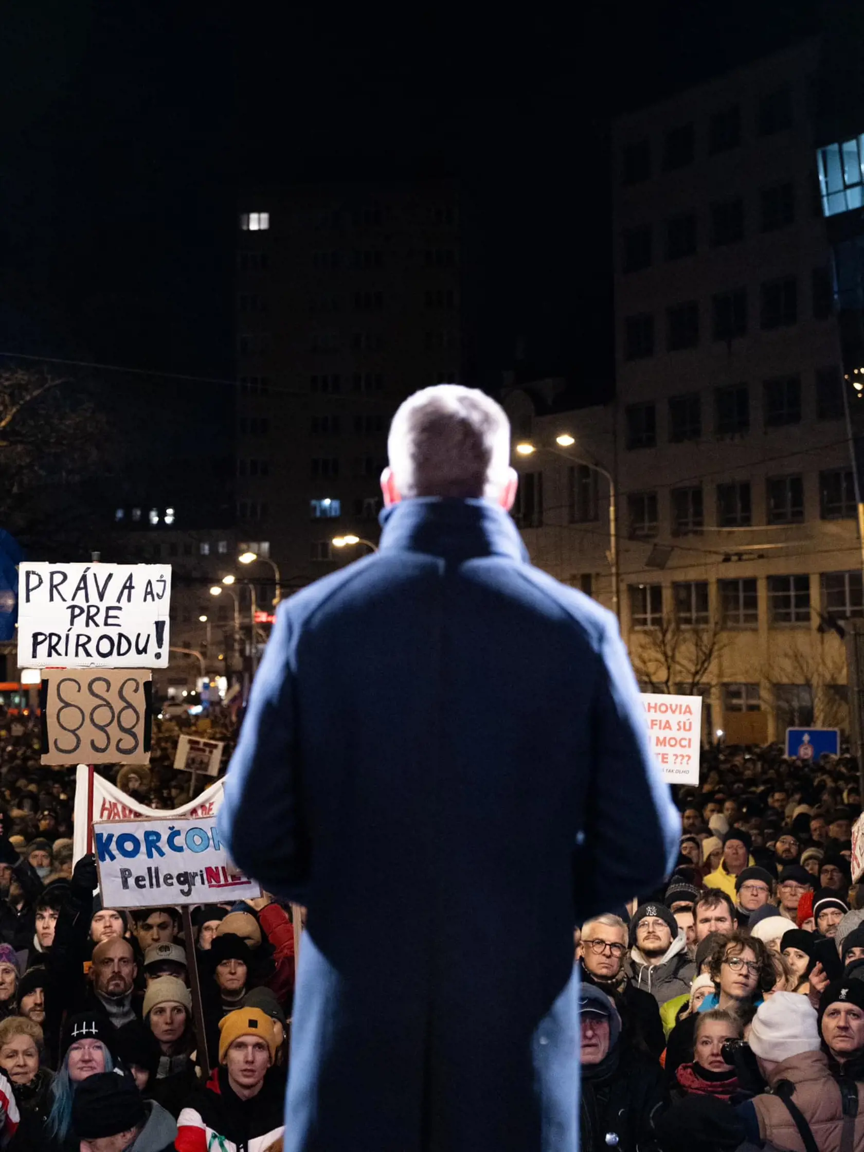 Množstvo takýchto fotiek má na svojej stránke Michal Šimečka, predseda Progresívneho Slovenska.
