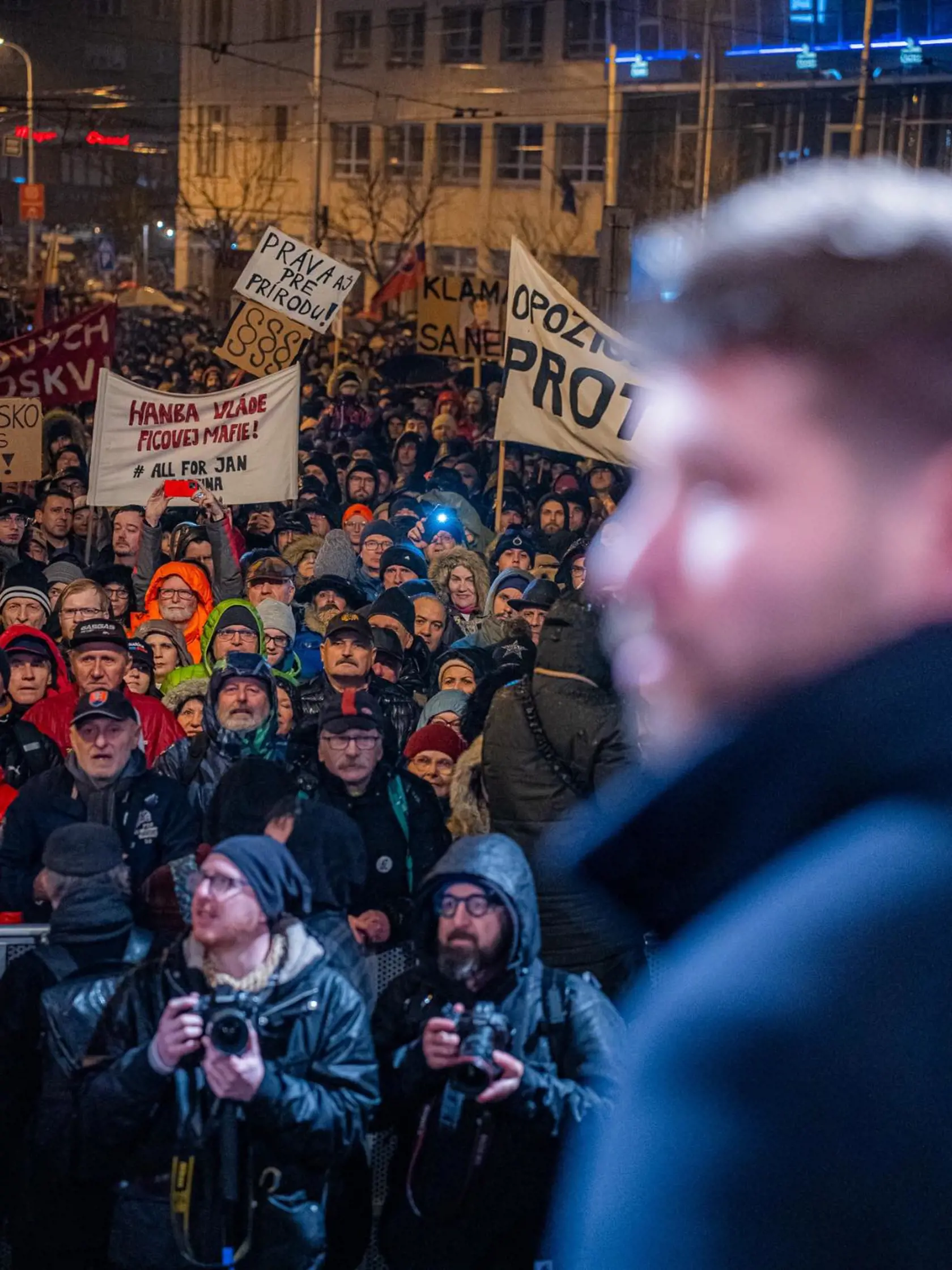 Vznikli na protivládnych protestoch v Bratislave.