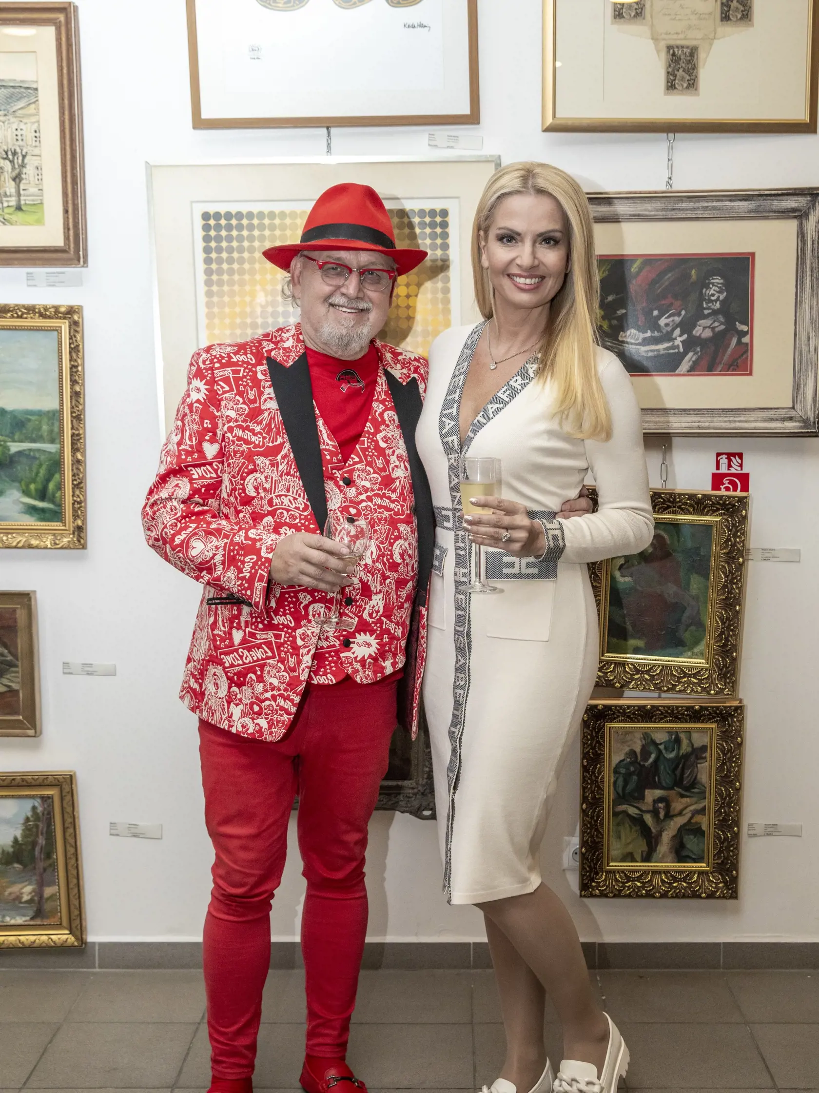 Na snímke je krst knihy spisovateľky Petri Dzerengovej, ktorá vydala kuchársku knihu s názvom Recepty z terasky a krst uvádzala Marianna Ďurianová.