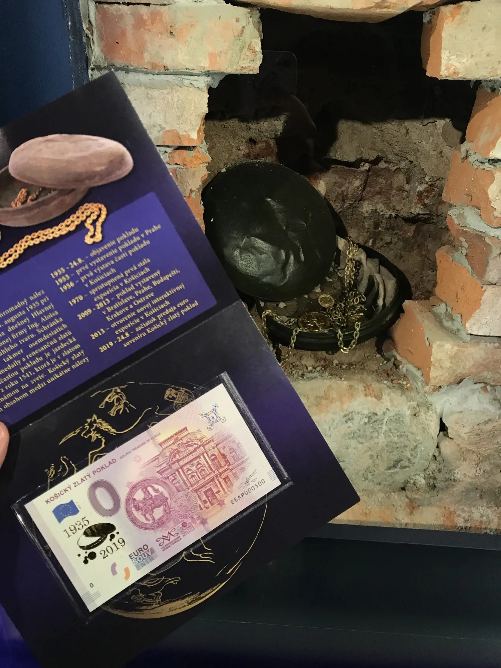 K 84. výročiu nájdenia Košického zlatého pokladu vydalo Východoslovenské múzeum bankovku s nulovou hodnotou s príznačným motívom.