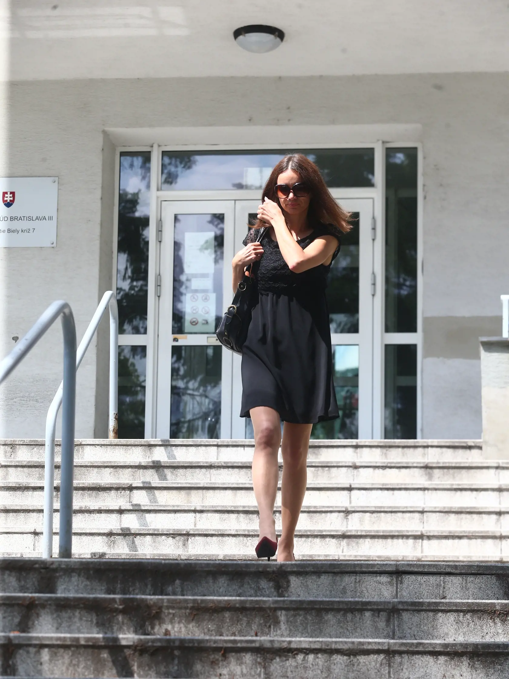 Edita Bičanová odchádza zo súdu po rozvode.