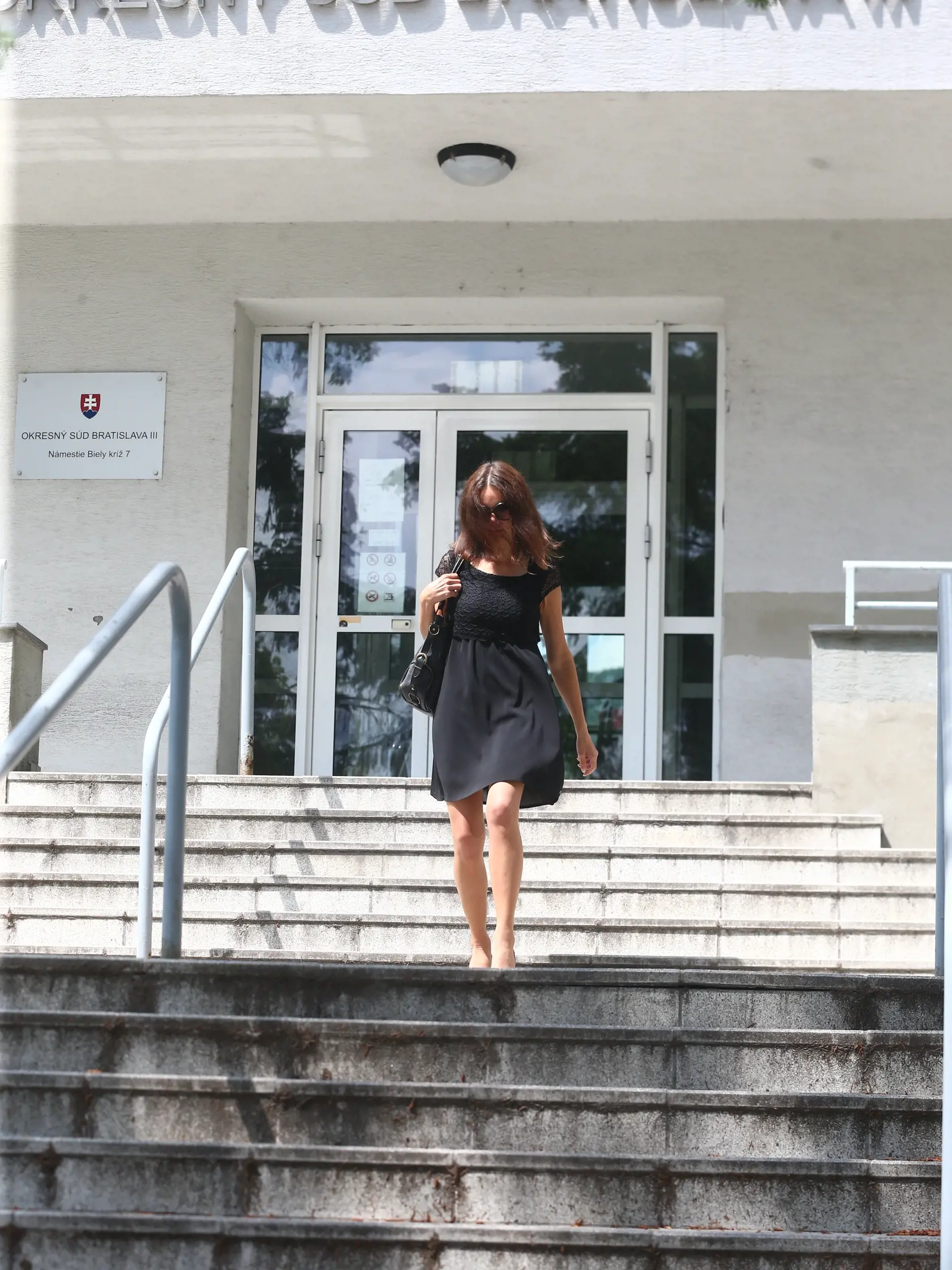 Edita Bičanová odchádza zo súdu po rozvode.