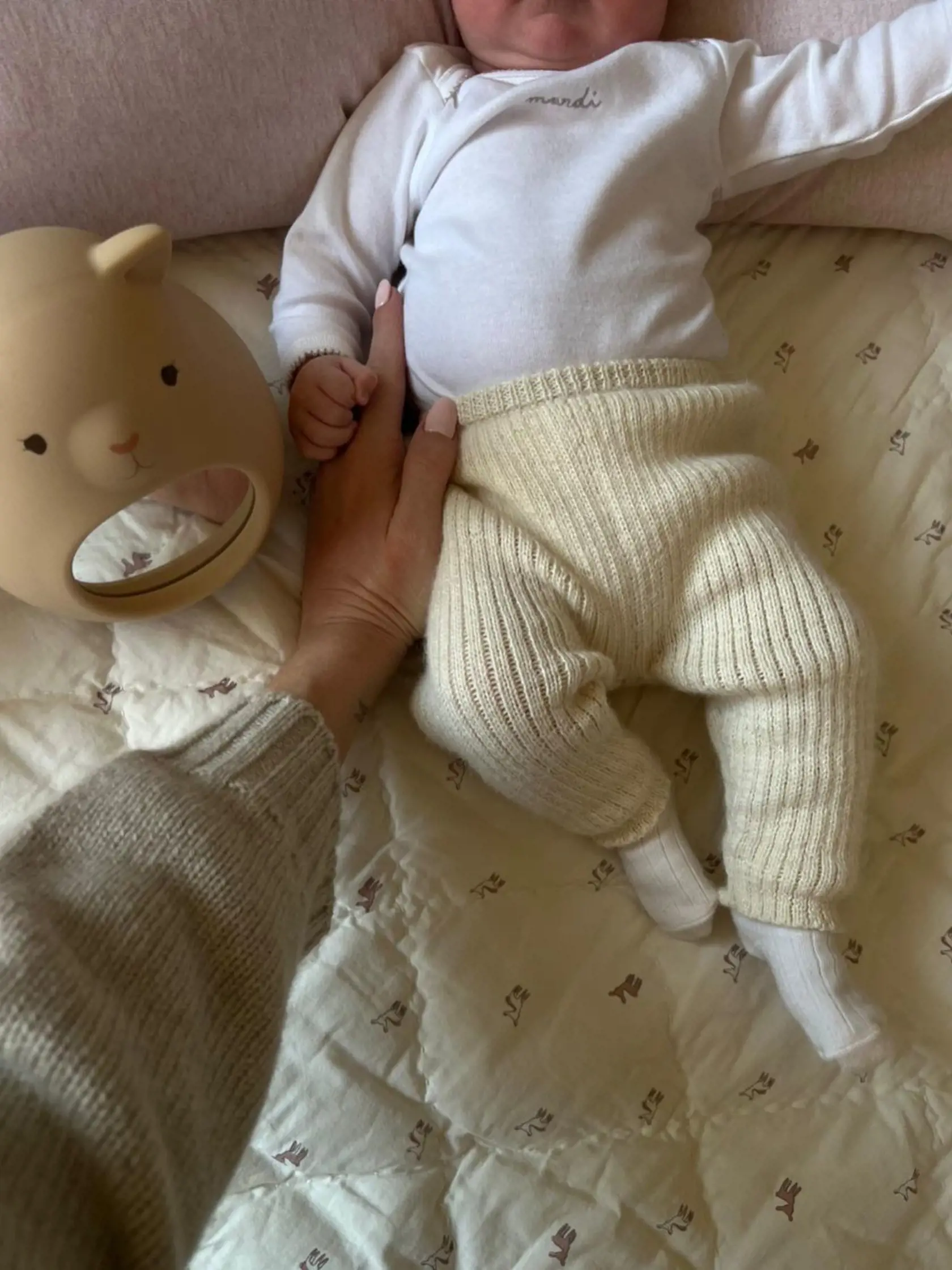 Rosie a Jason majú dcérku už doma.
