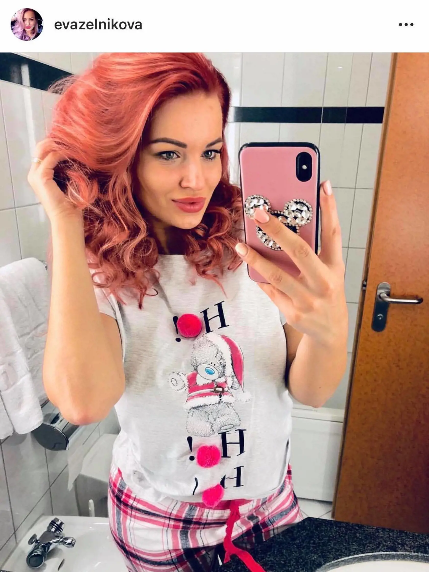 Eva sa momentálne pýši takouto výraznou farbou. 