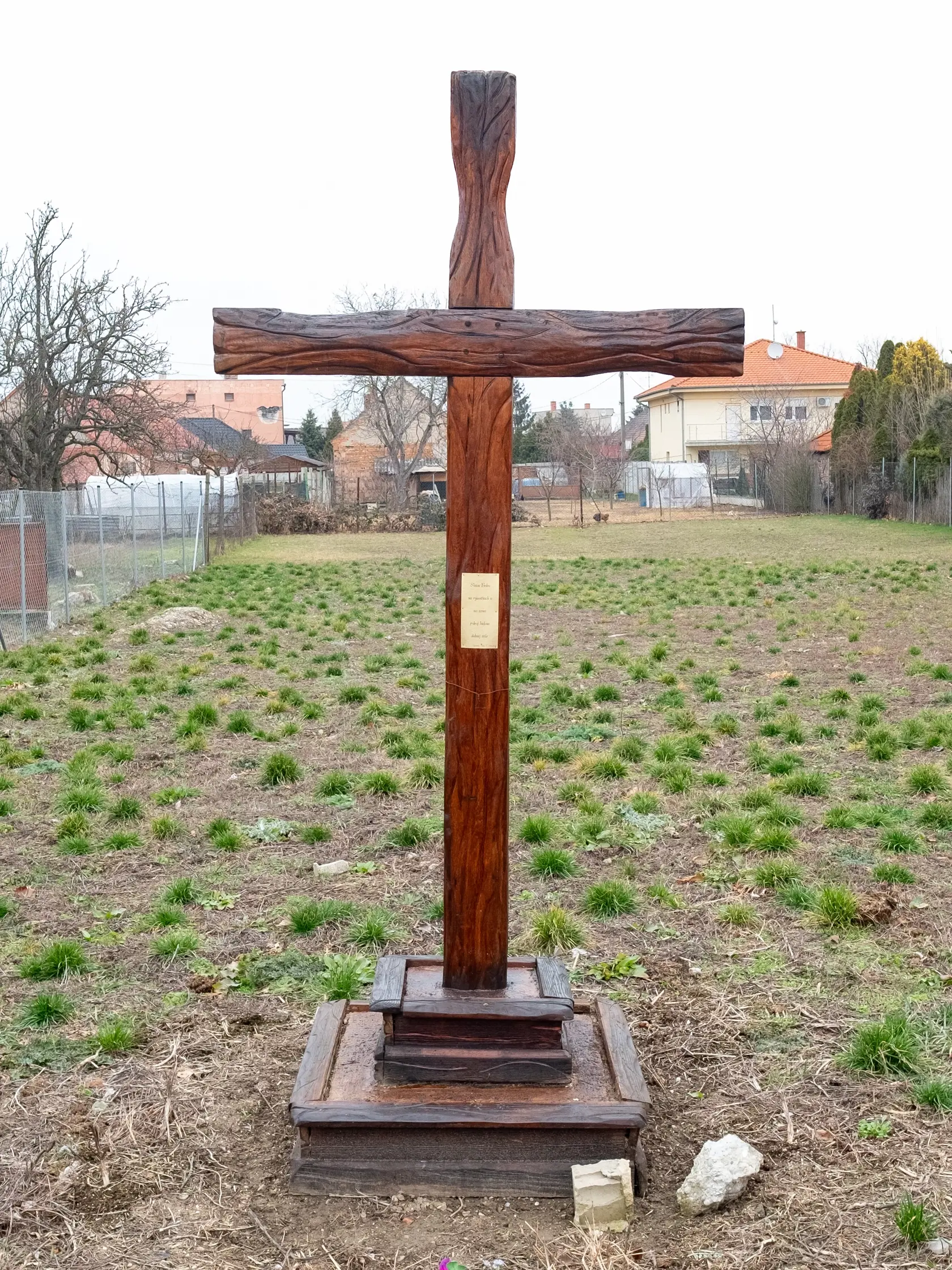 Pozemok v obci Veľká Mača, na ktorom pôvodne stál rodinný dom investigatívneho novinára jána Kuciaka a jeho snúbenice Martiny Kušnírovej, ktorí sa stali obeťou úkladnej vraždy.