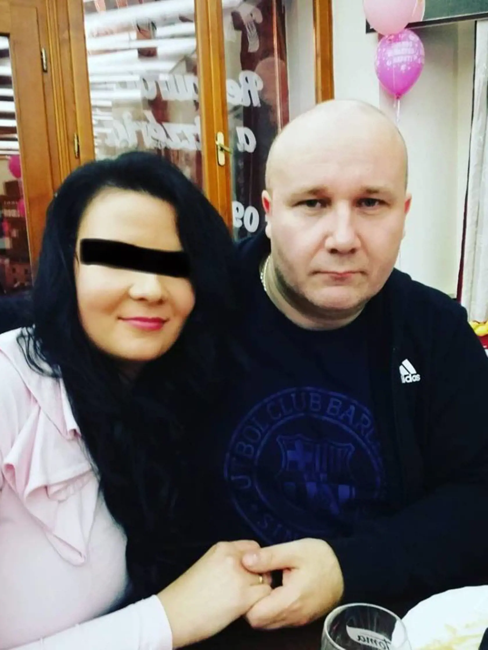 Zamilovaní: Priateľka sa po obvinení Zoltána  zo sociálnych sietí stratila.