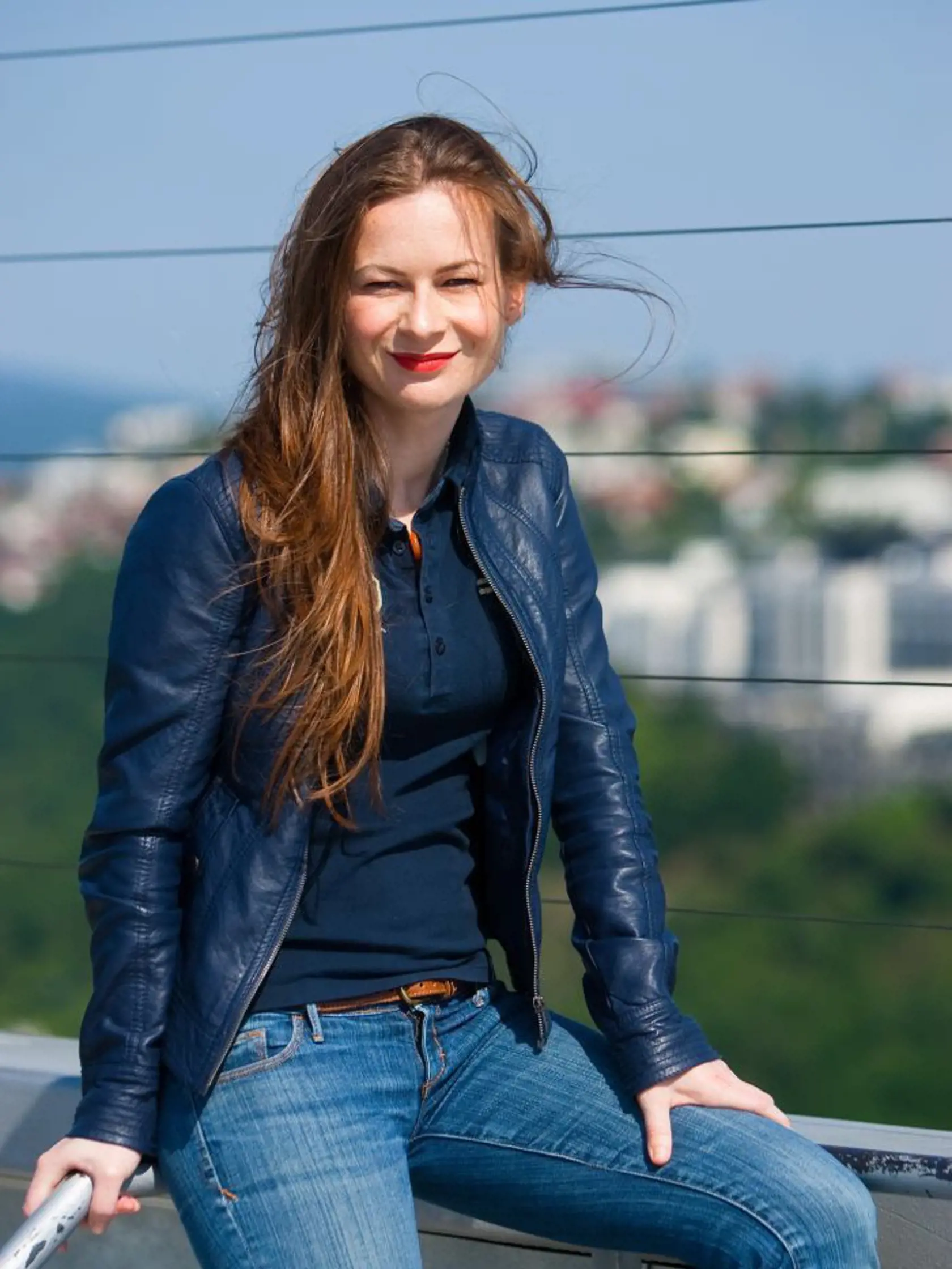 Vtedy 36-ročná Lenka Cabanová žila pred Farmou v Londýne už 18 rokov. Pri odchode na statok bez okolkov priznala, že sa prihlásila preto, že potrebuje peniaze. Prípadnú výhru chcela investovať do svojich dvoch detí – plánovala im zaplatiť dobrú školu.