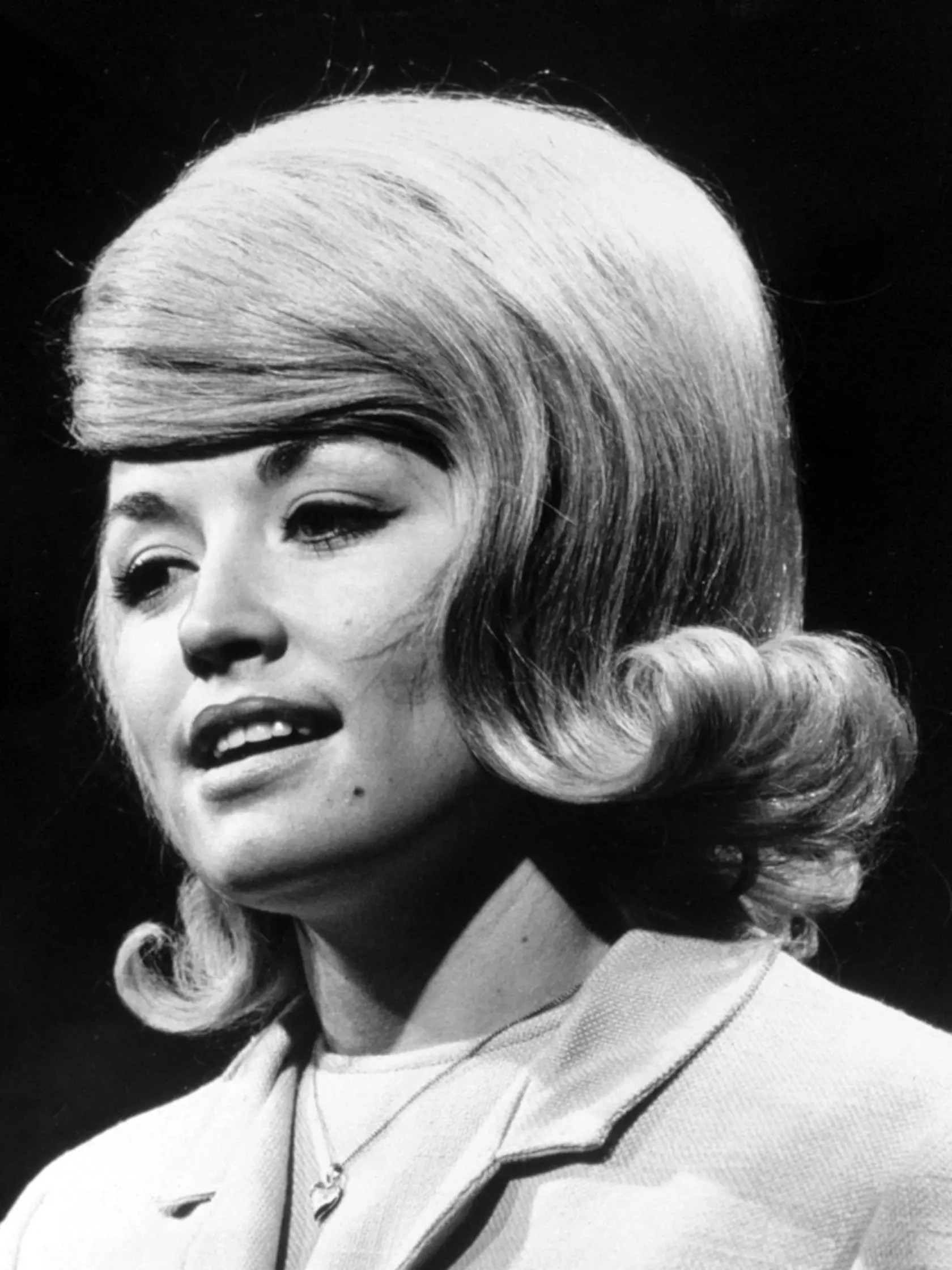 Preraziť ako speváčke sa jej podarilo až v roku 1967 skladbami "Dumb Blonde" a "Something Fishy". Len málokto však vie, že pieseň "I Will Always Love You" naspievala a zložila práve Dolly a to ešte v roku 1974. Neskôr Dolly získala viac ako 6 miliónov dolárov za coververziu tejto skladby, ktorú naspievala Whitney Houston pre soundtrack k filmu Osobný strážca.