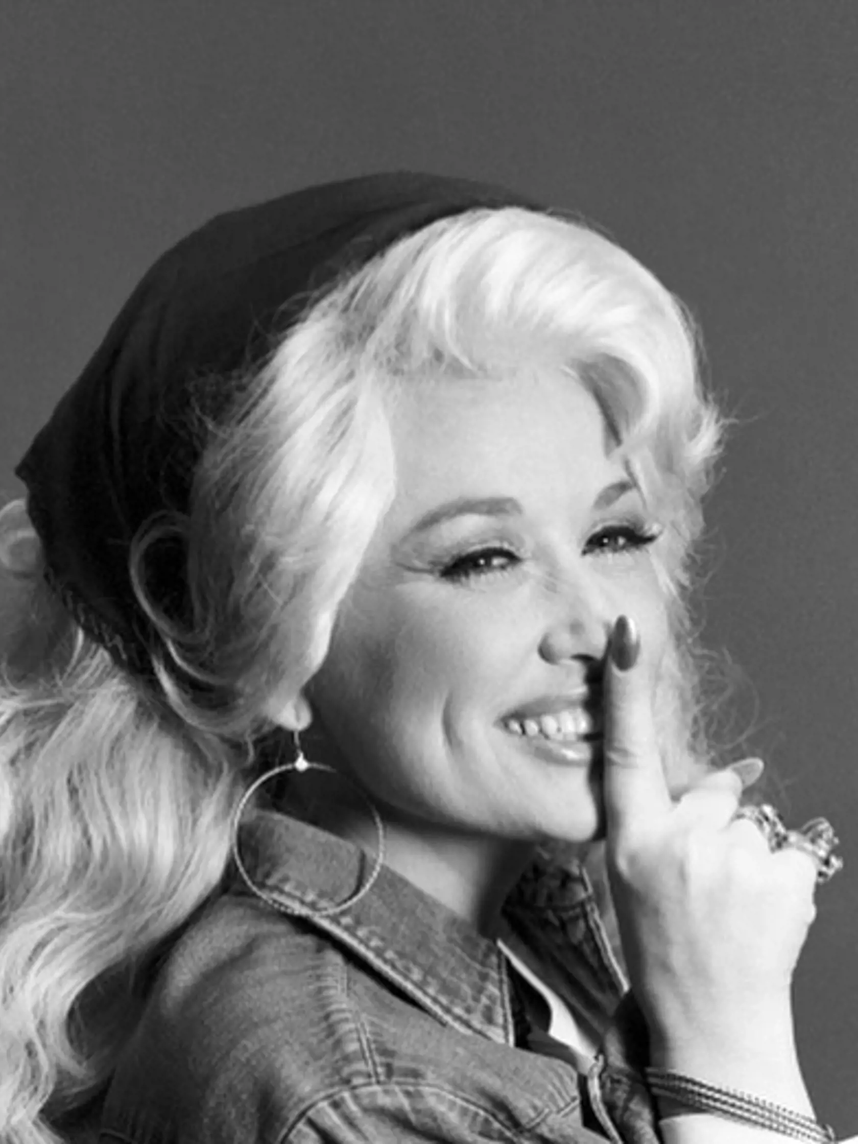 Dolly Parton bola v mladosti prirodzene krásnou ženou.