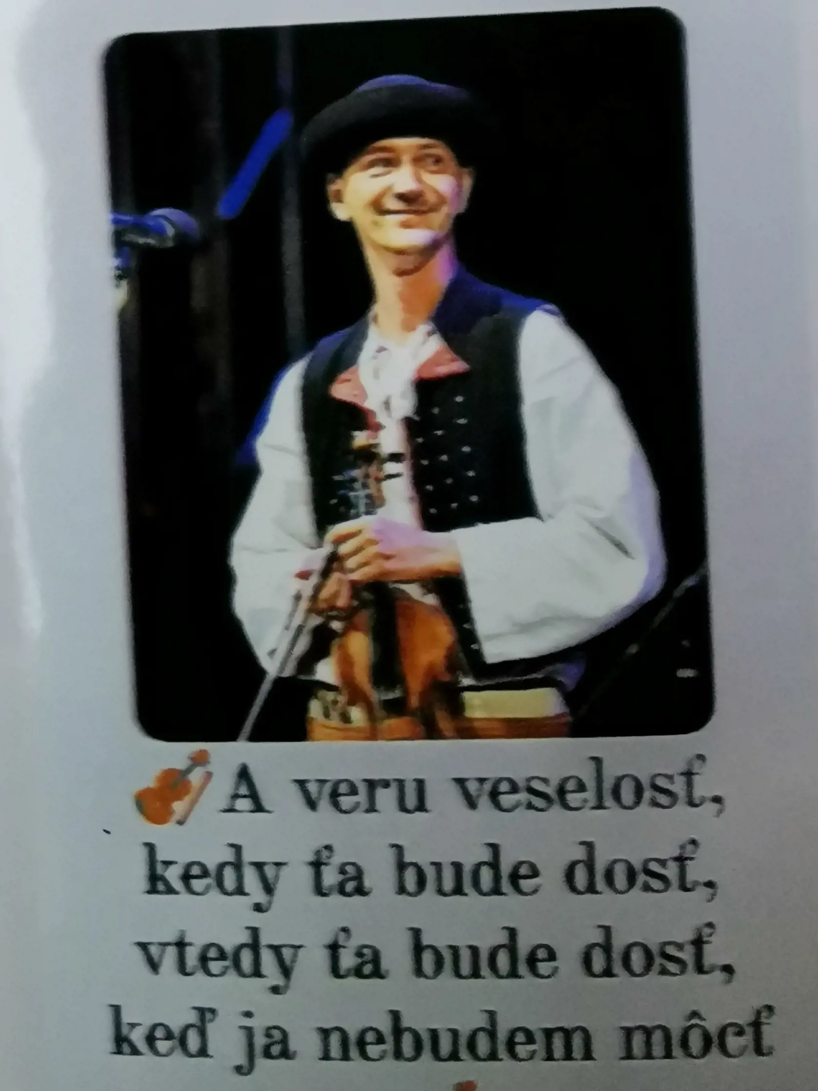 Takéto kartičky s fotografiou, huslami a krátkym textom si mohli vziať pri vstupe do kostola ľudia, ktorí prišli kondolovať rodine Jána Rybára.