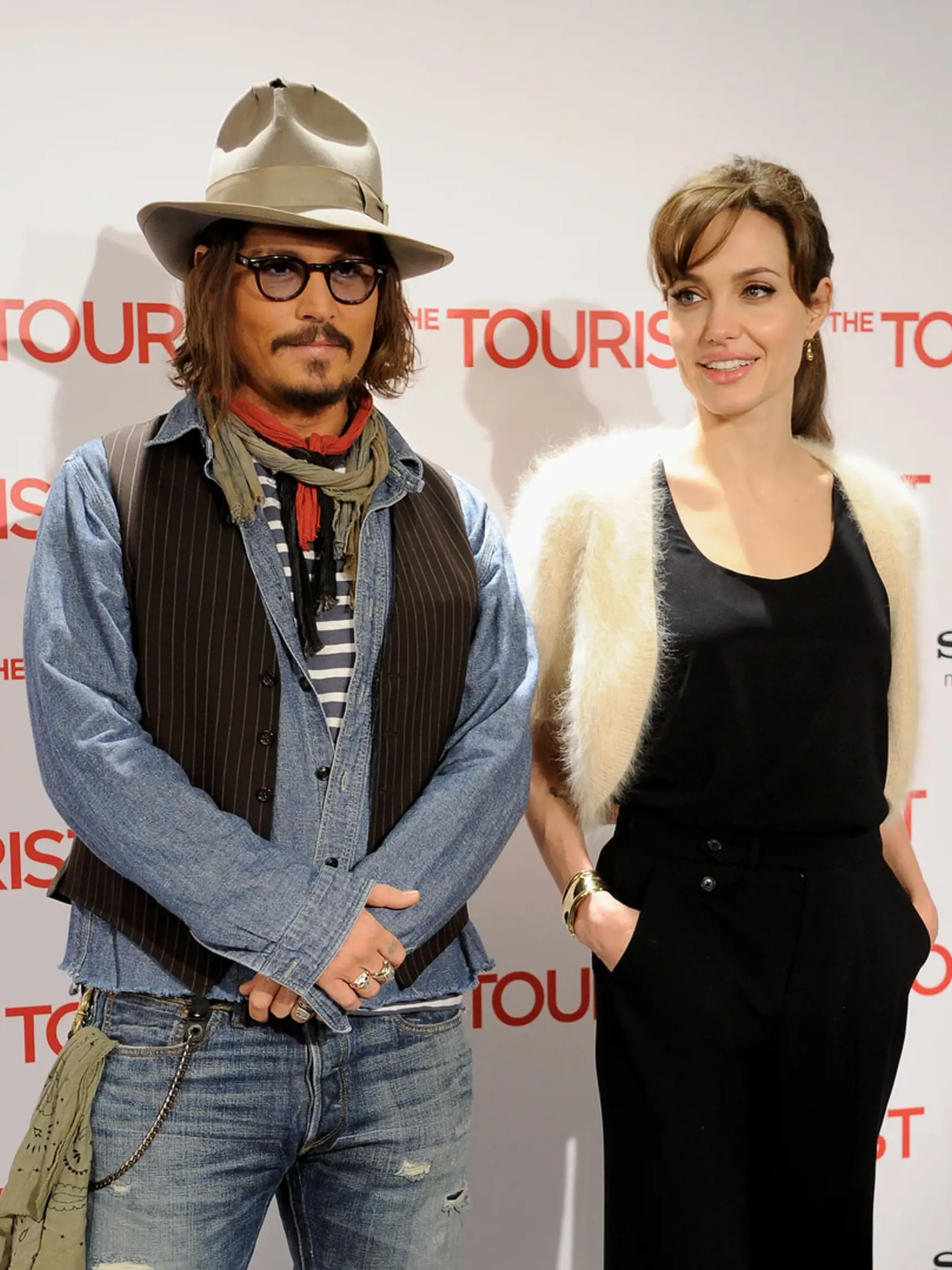 Neuveríte, čo sa šepká o Angeline Jolie: U tohto herca vraj hľadá útechu!