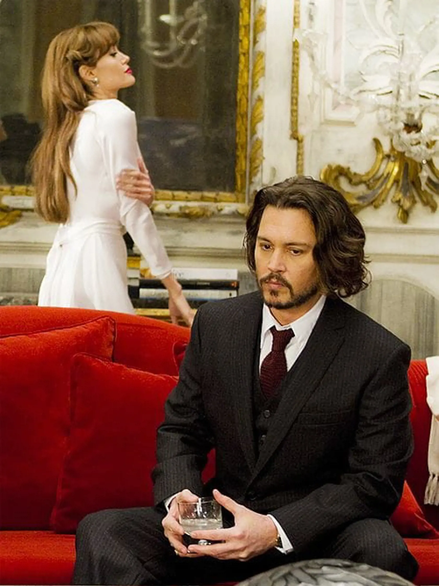 Neuveríte, čo sa šepká o Angeline Jolie: U tohto herca vraj hľadá útechu!