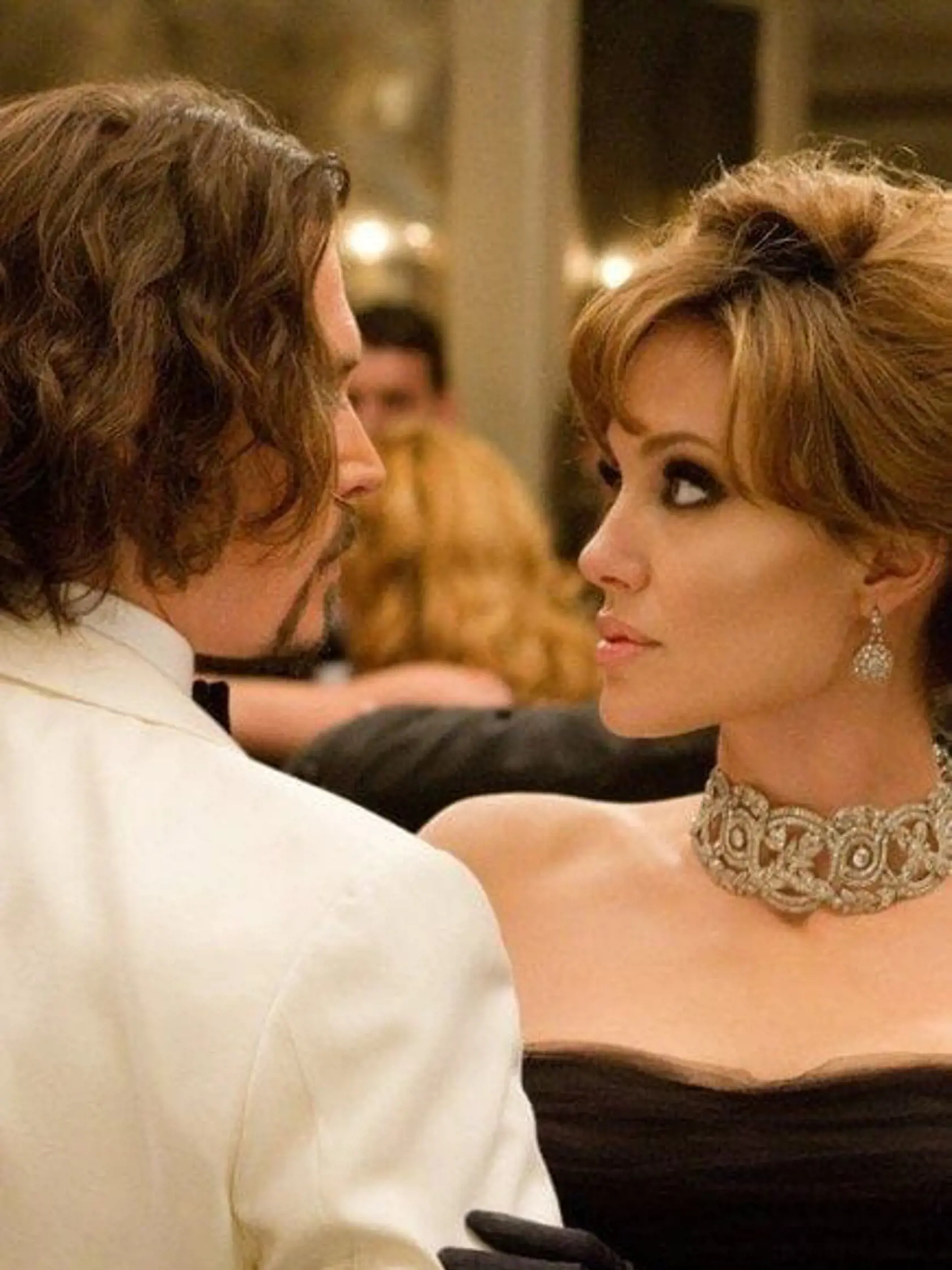 Neuveríte, čo sa šepká o Angeline Jolie: U tohto herca vraj hľadá útechu!