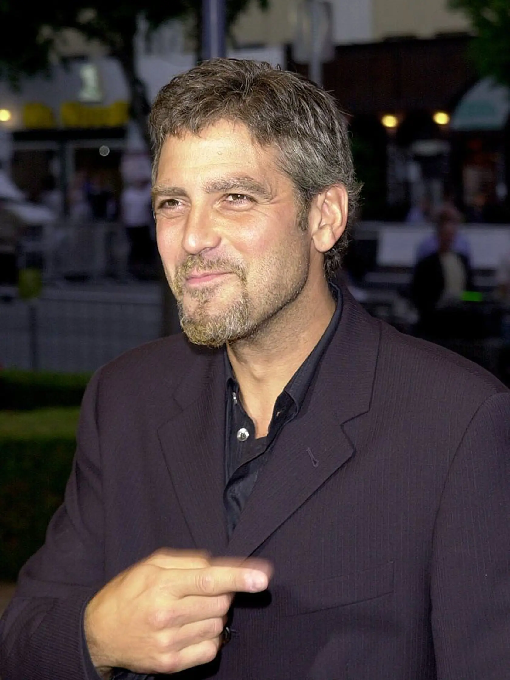George Clooney, keď mal menej šedín. 
