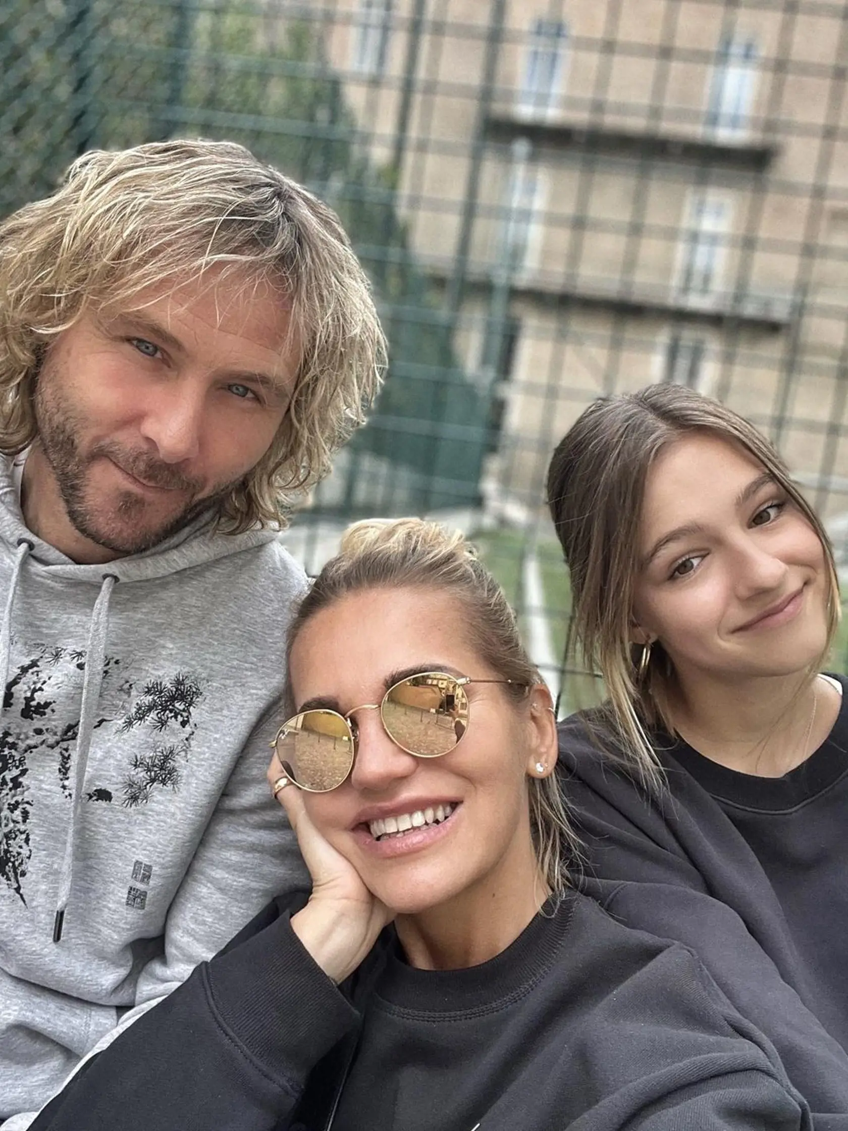 Nič sa pre nich nemení ani doma. "Jeho domov je naďalej v Taliansku, ako aj v Prahe. Nič nás netlačí, neobmedzuje, ideme ďalej. Jednoducho život," dodala slovenská speváčka.