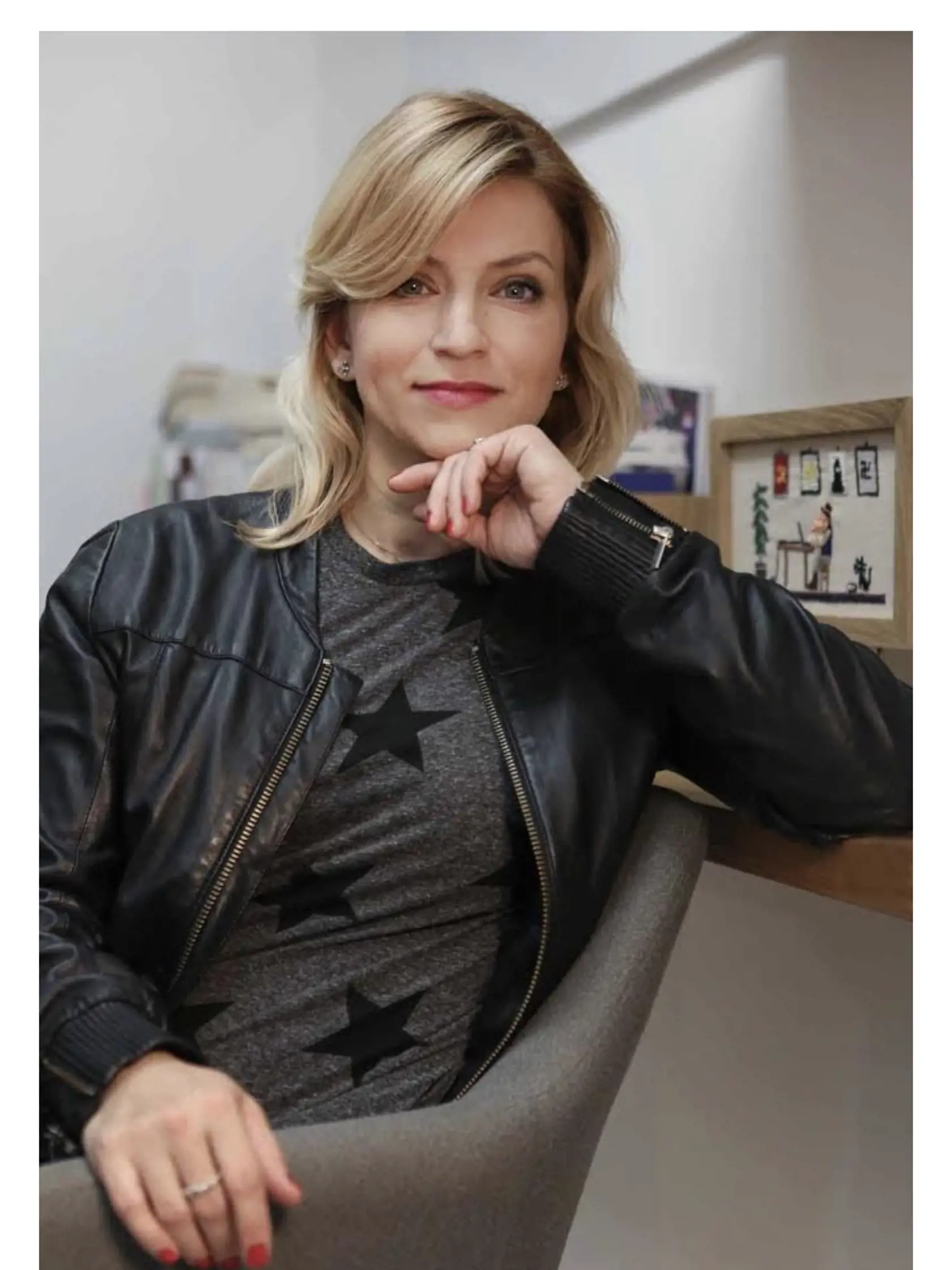 Nataša Štefunková je slovenská scénografka, kostýmová výtvarníčka, ilustrátorka a šperkárka