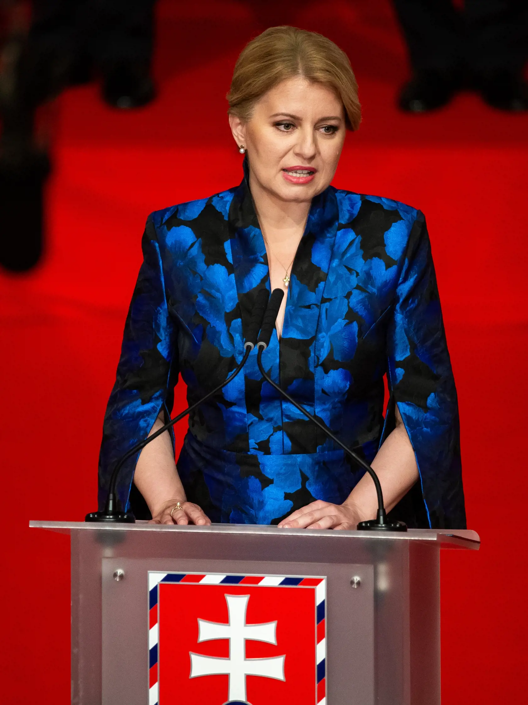 Prezidentka SR Zuzana Čaputová udeľovala štátne vyznamenania v budove Slovenskej filharmónie v Bratislave. Na snímke Zuzana Čaputová.