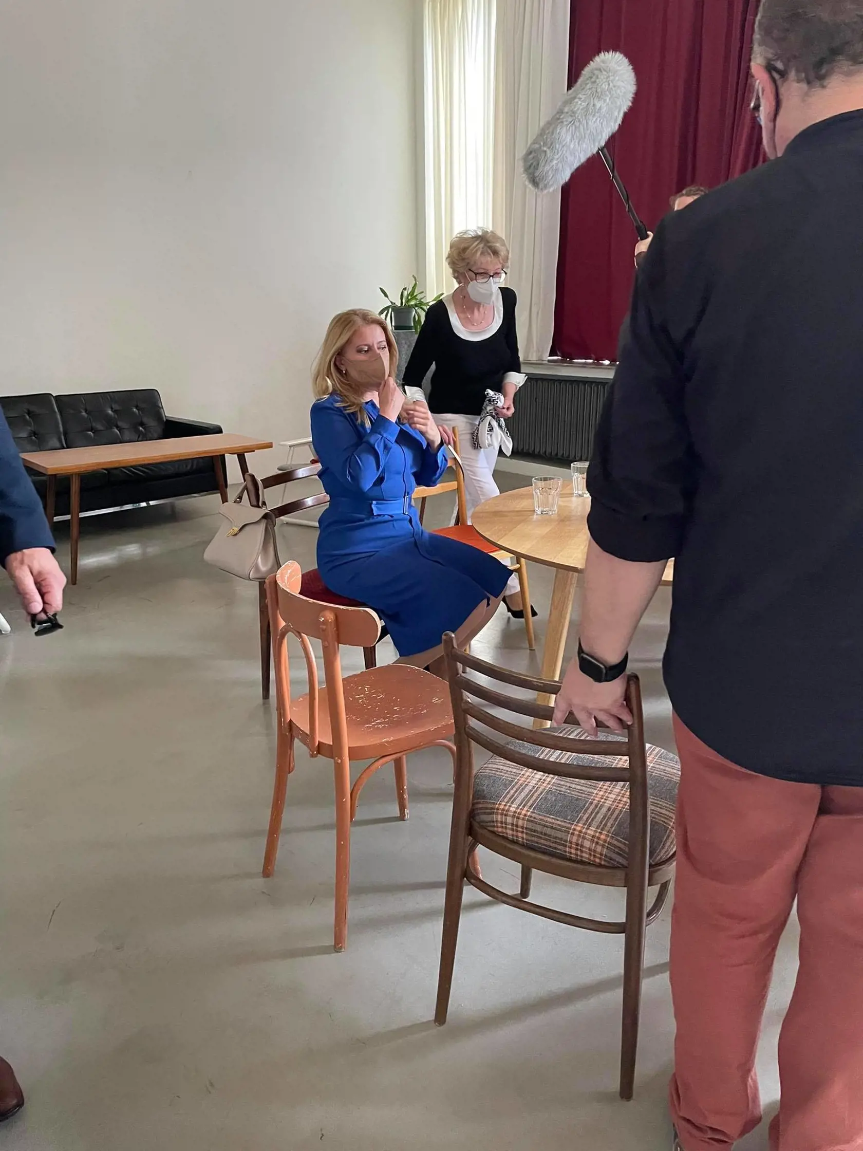 Zuzana Čaputová sa zúčastnila diskusie v Novej Cvernovke spoločne s rodičmi detí z LGBTI komunity.