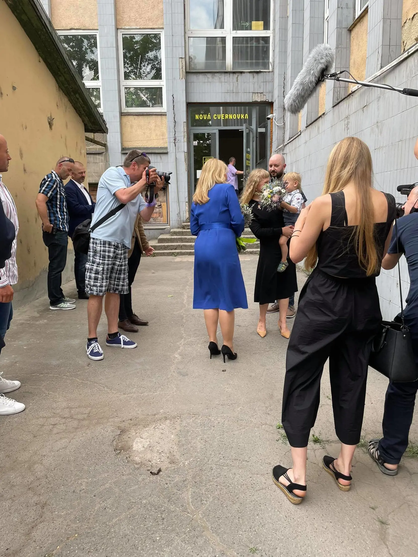 Zuzana Čaputová sa zúčastnila diskusie v Novej Cvernovke spoločne s rodičmi detí z LGBTI komunity.