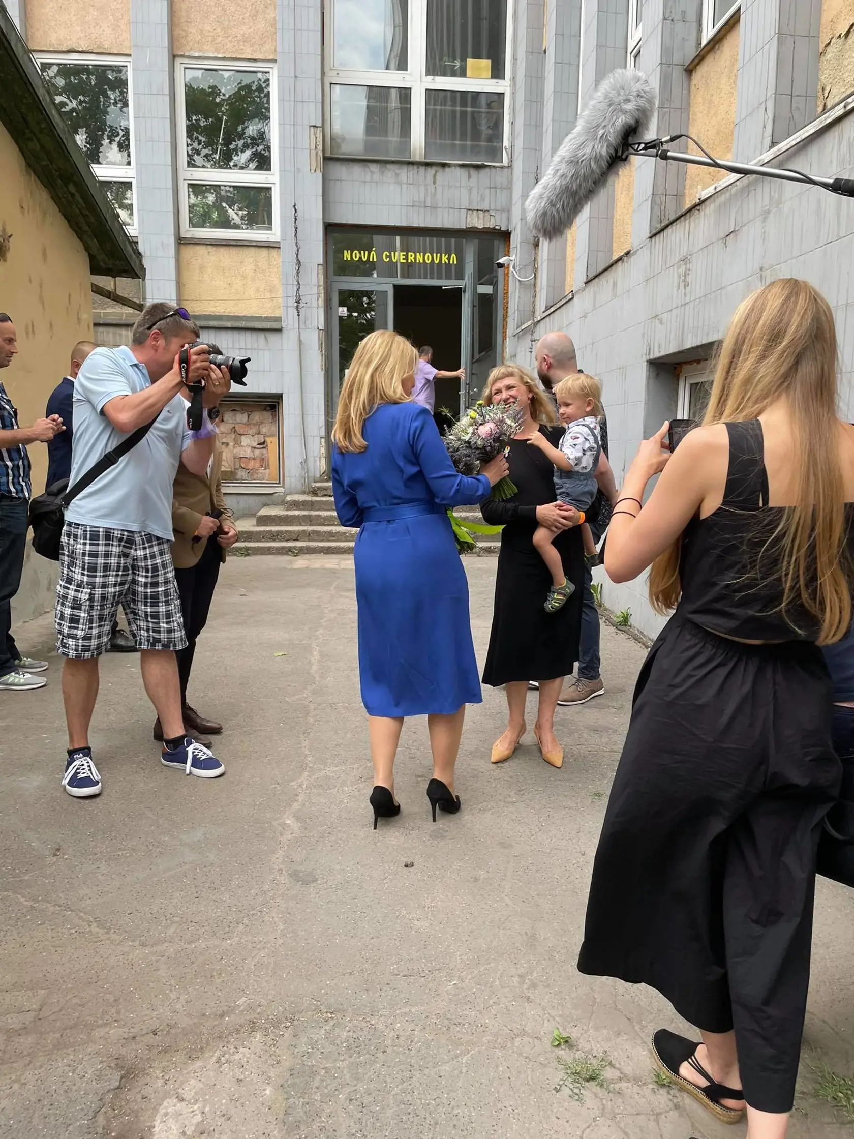 Zuzana Čaputová sa zúčastnila diskusie v Novej Cvernovke spoločne s rodičmi detí z LGBTI komunity.