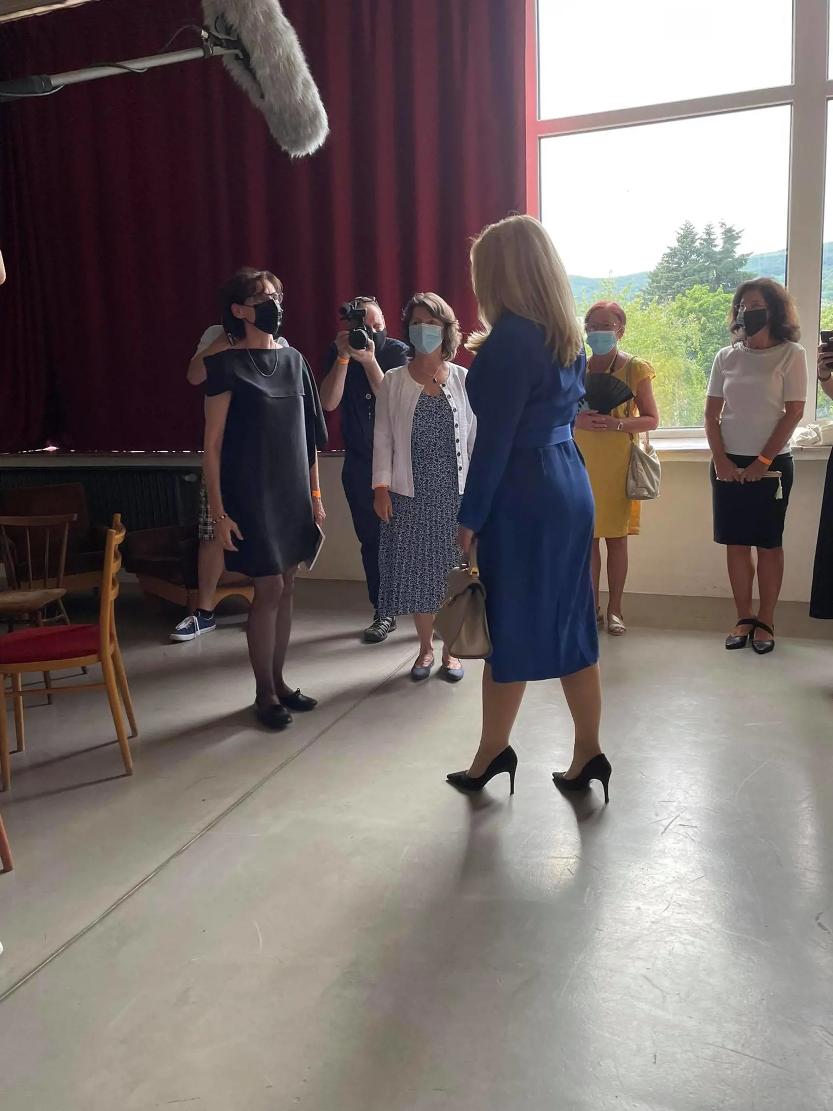 Zuzana Čaputová sa zúčastnila diskusie v Novej Cvernovke spoločne s rodičmi detí z LGBTI komunity.