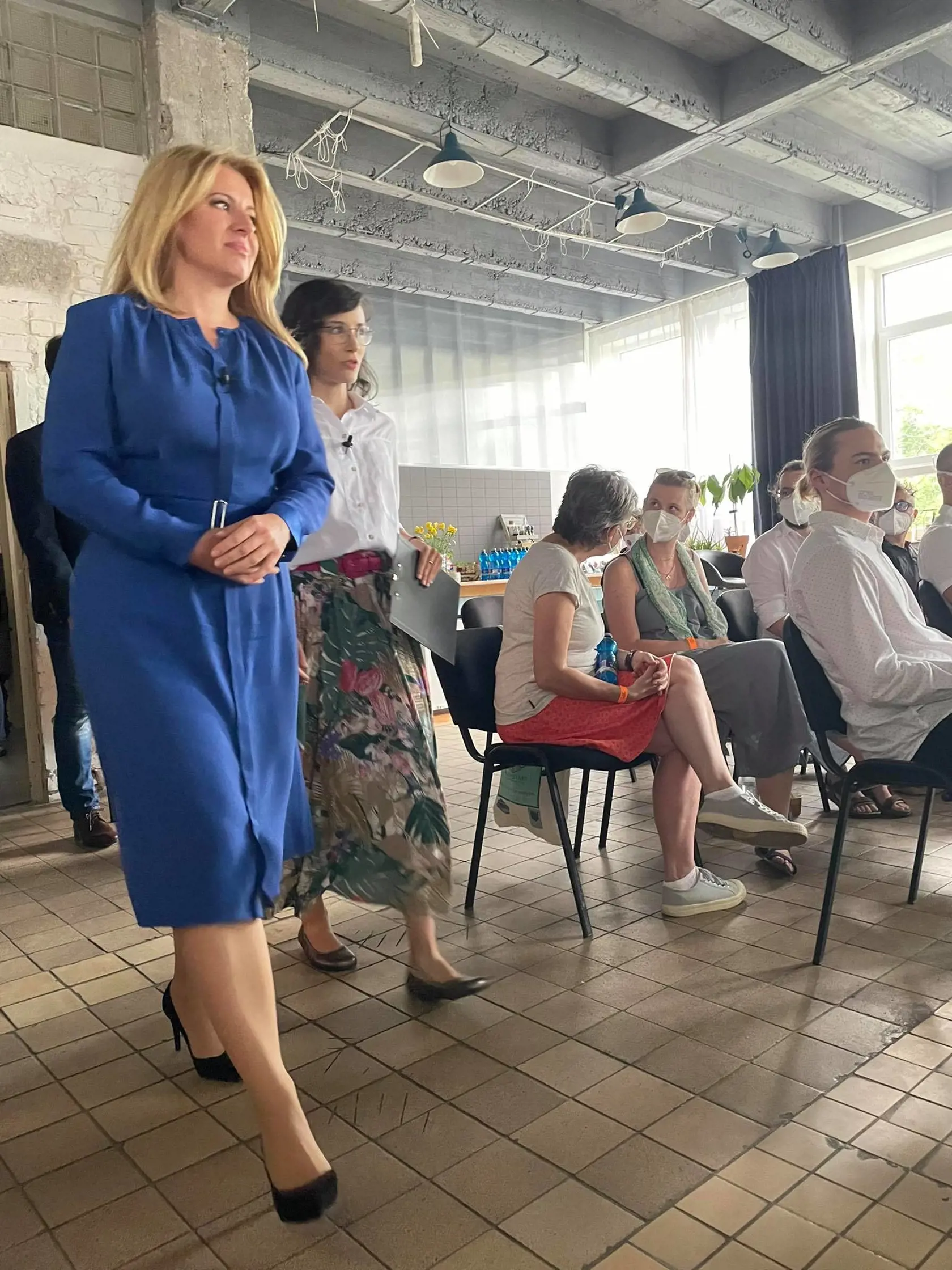 Zuzana Čaputová sa zúčastnila diskusie v Novej Cvernovke spoločne s rodičmi detí z LGBTI komunity.