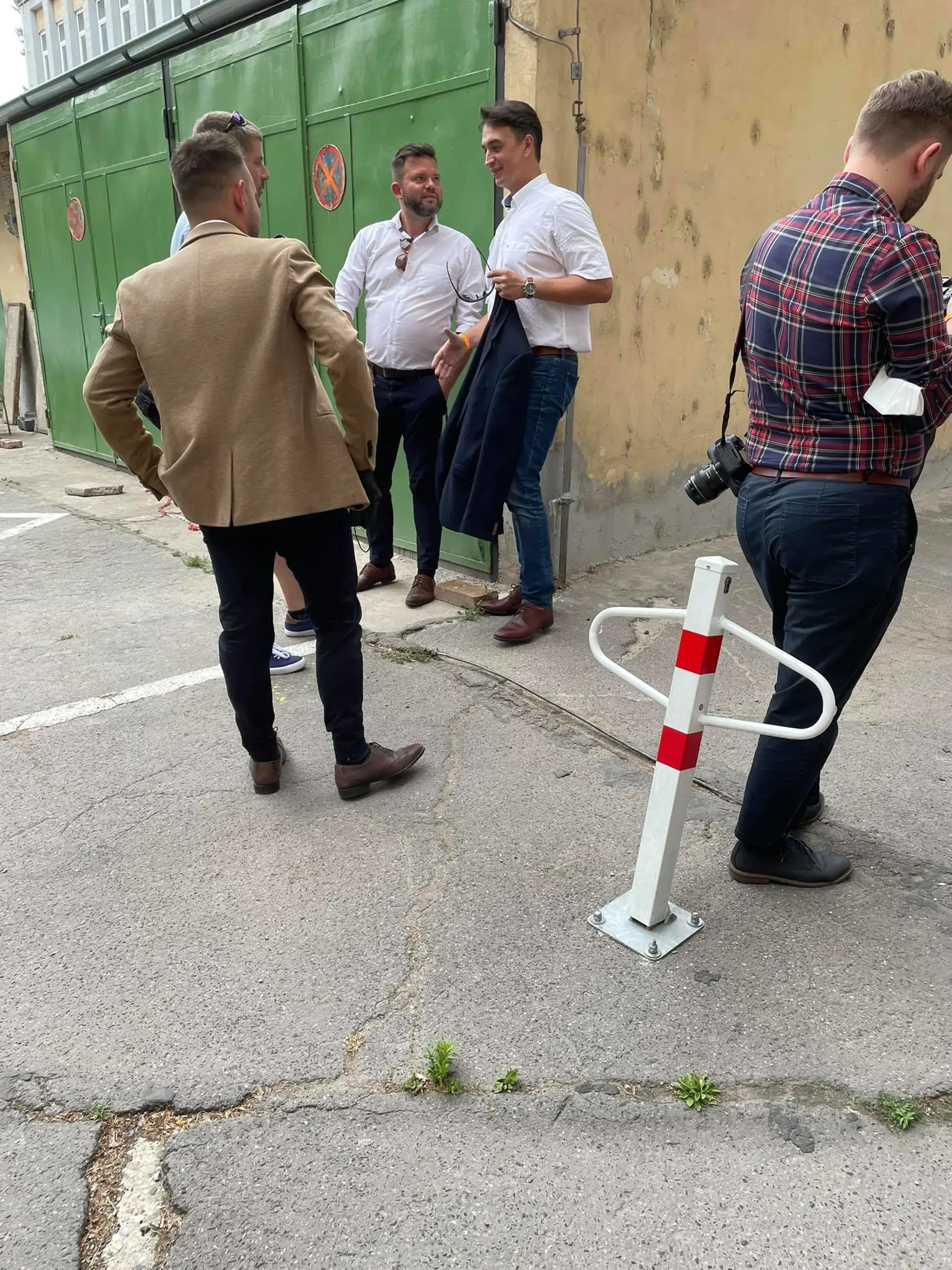 Zuzana Čaputová sa zúčastnila diskusie v Novej Cvernovke spoločne s rodičmi detí z LGBTI komunity.