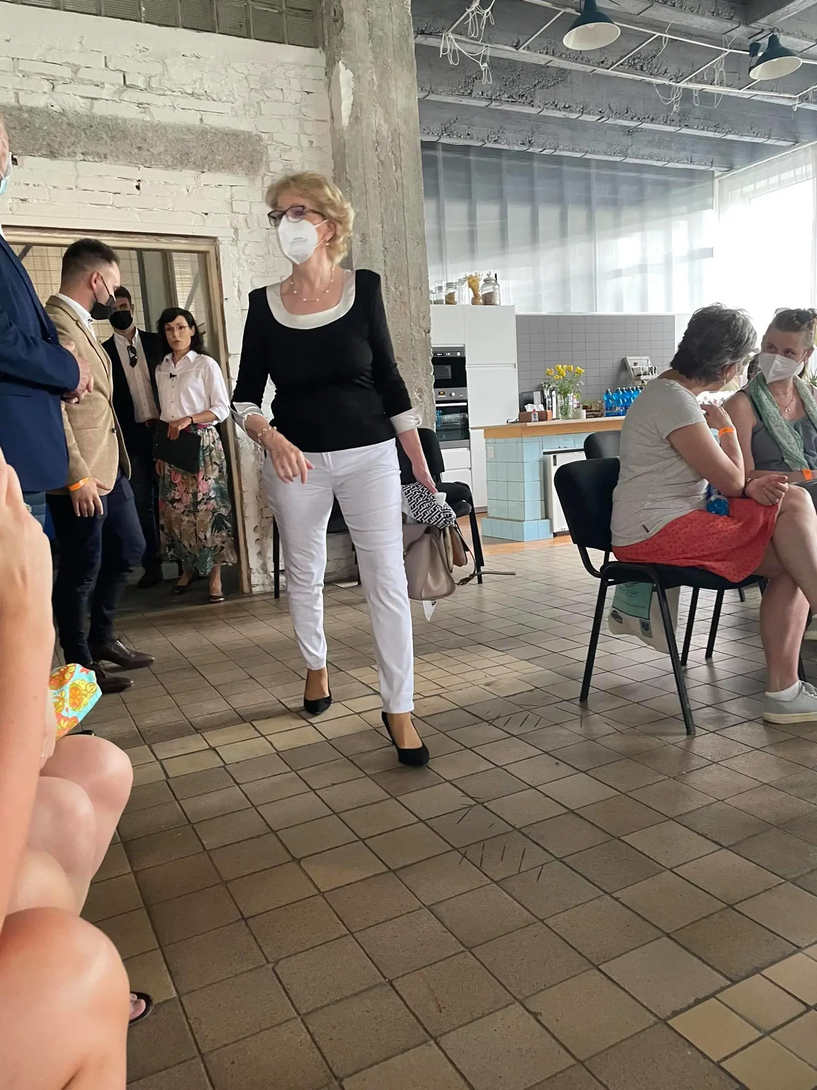 Zuzana Čaputová sa zúčastnila diskusie v Novej Cvernovke spoločne s rodičmi detí z LGBTI komunity.