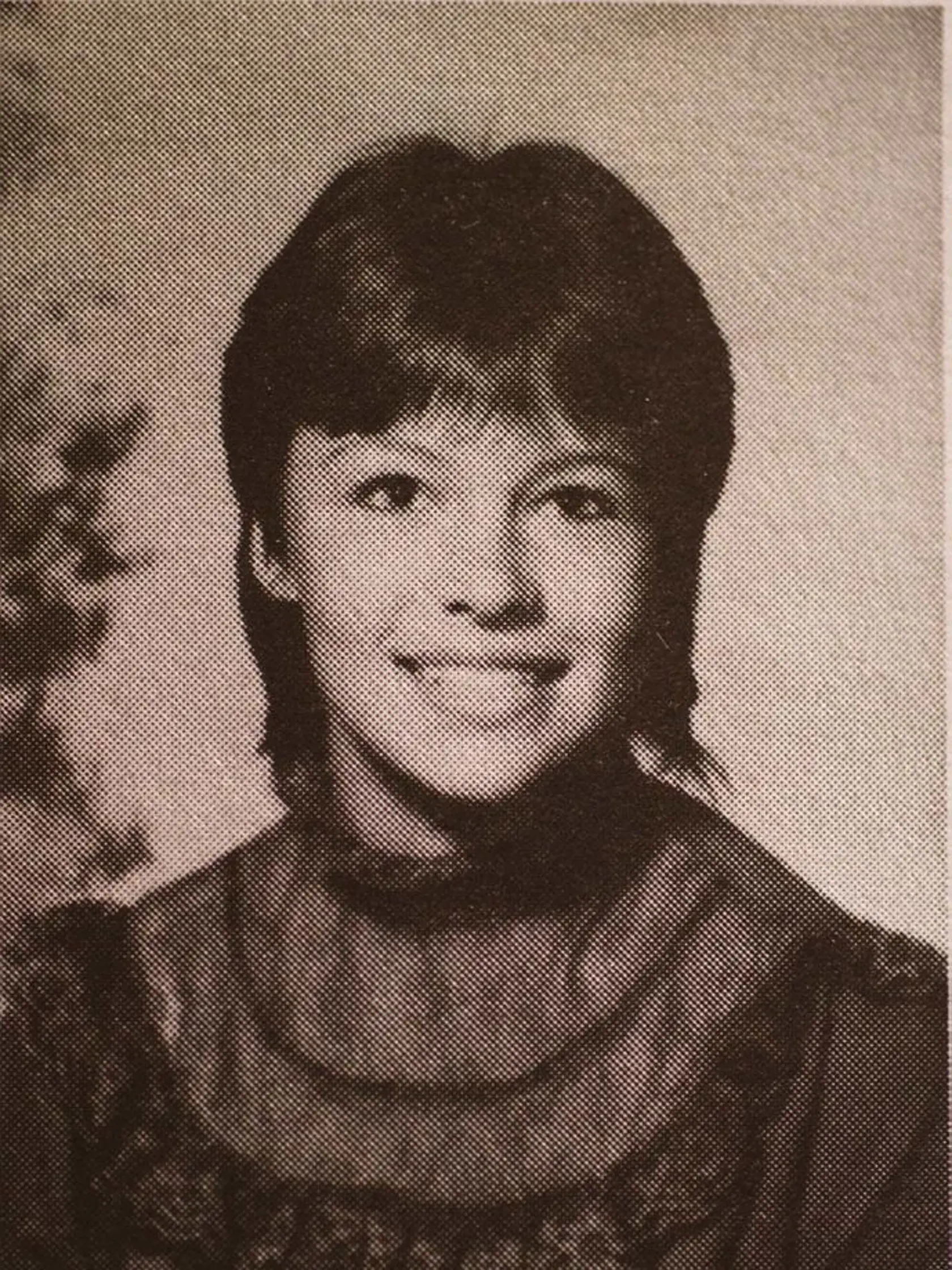 Pamela Anderson ako 16-ročná na školskej fotografii v roku 1984.