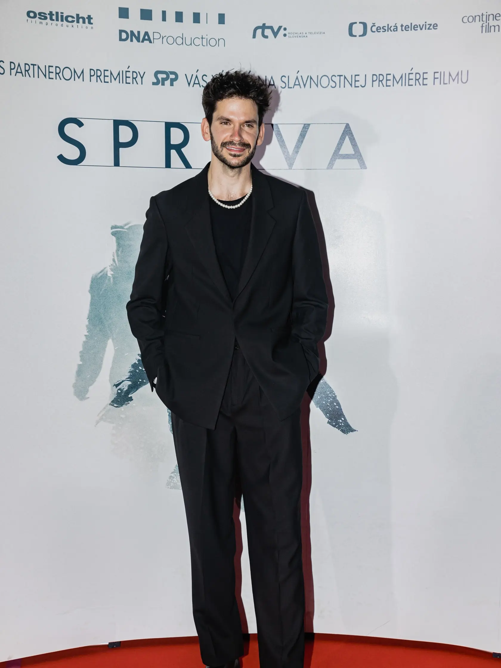 Na snímke Noël Czuczor prichádza na premiéru filmu Petra Bebjaka, Správa.