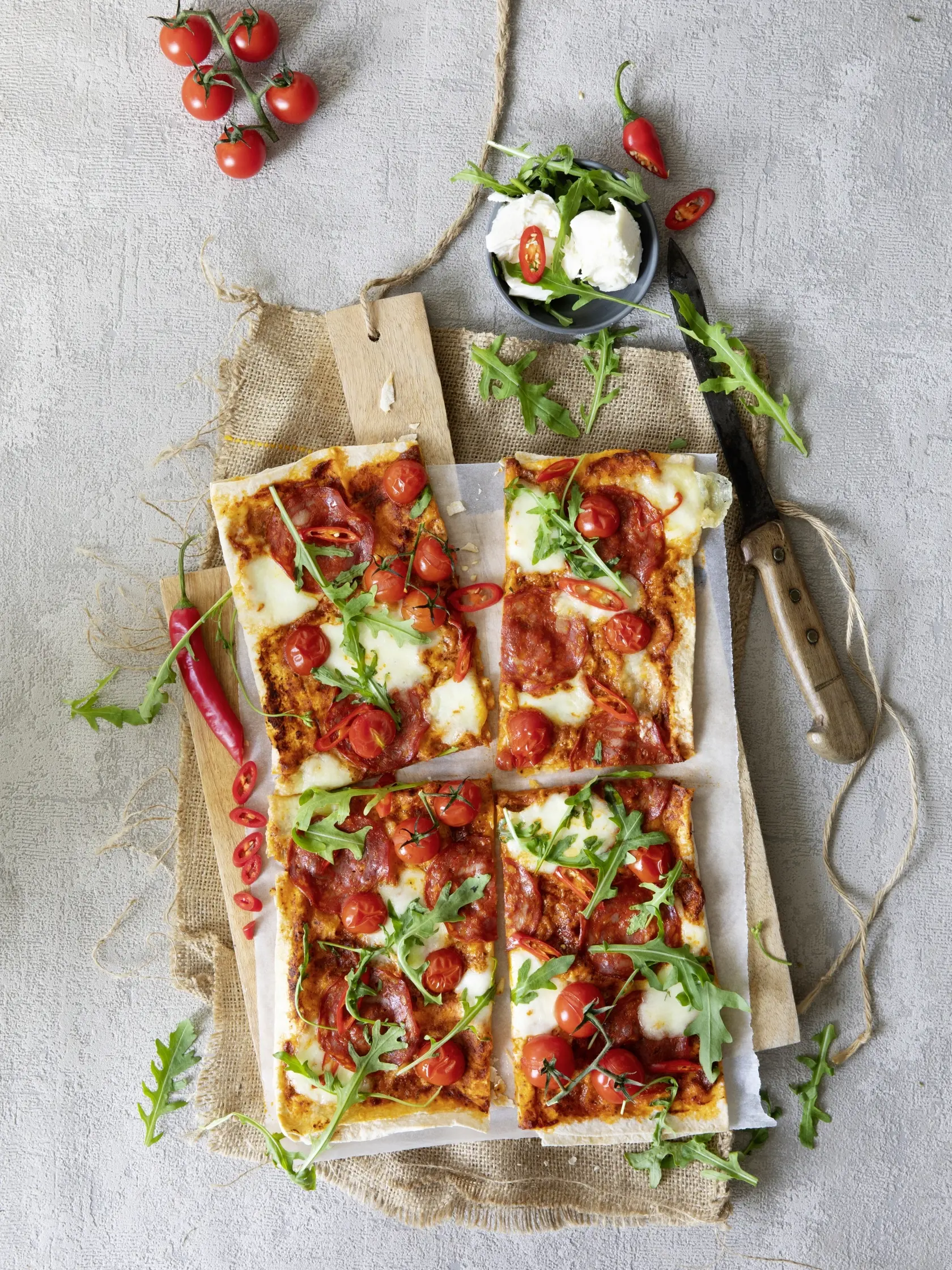 ČILI PIZZA
SO SALÁMOU