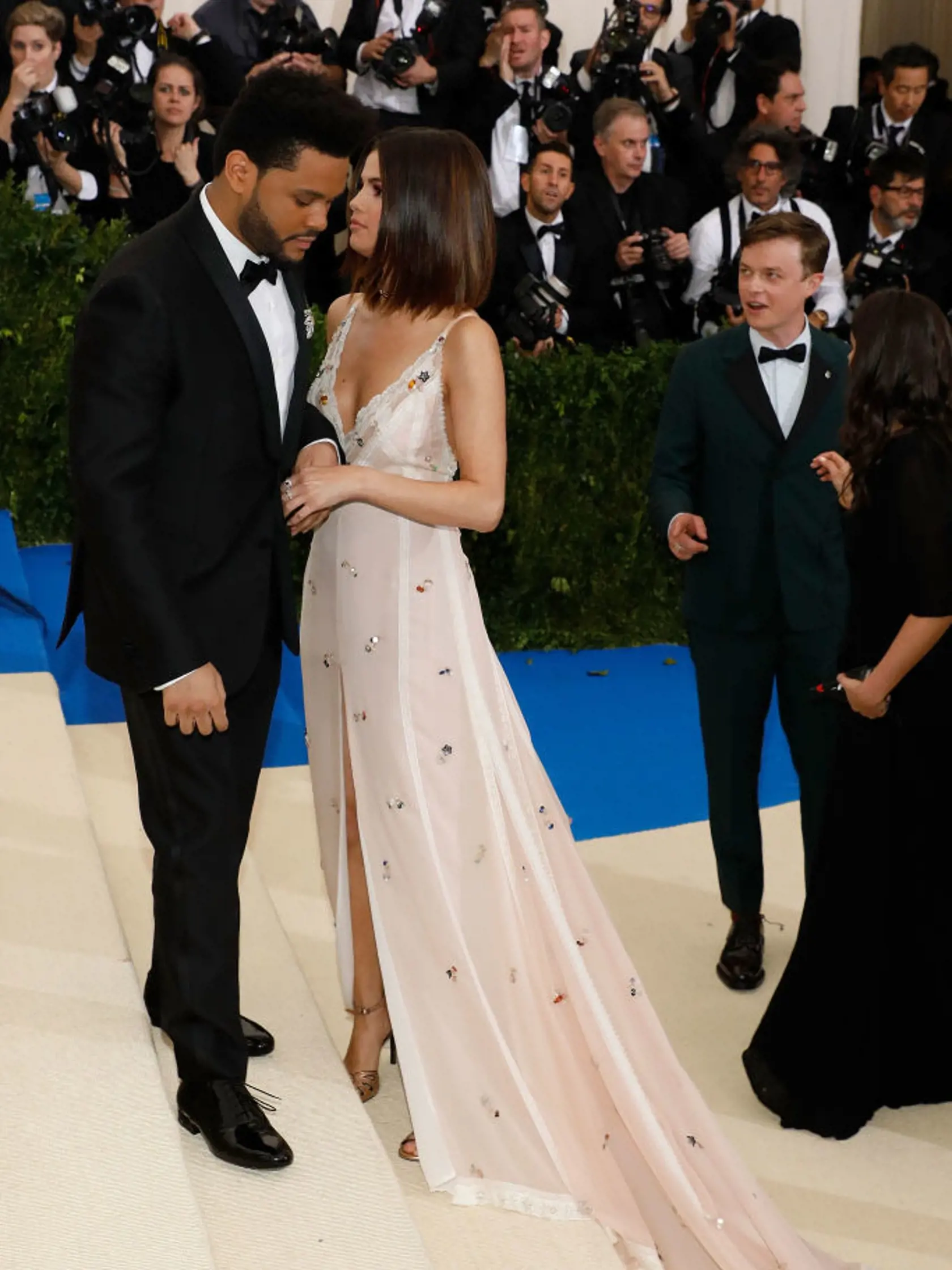 NEW YORK, NY - MAY 01:  The Weeknd and Selena Gomez attend "Rei Kawakubo/Commes Des Garcons: Art of the In-Between", the 2017 Costume Institute Benefit at Metropolitan Museum of Art on May 1, 2017 in New York City.  (Photo by Taylor Hill/FilmMagic)