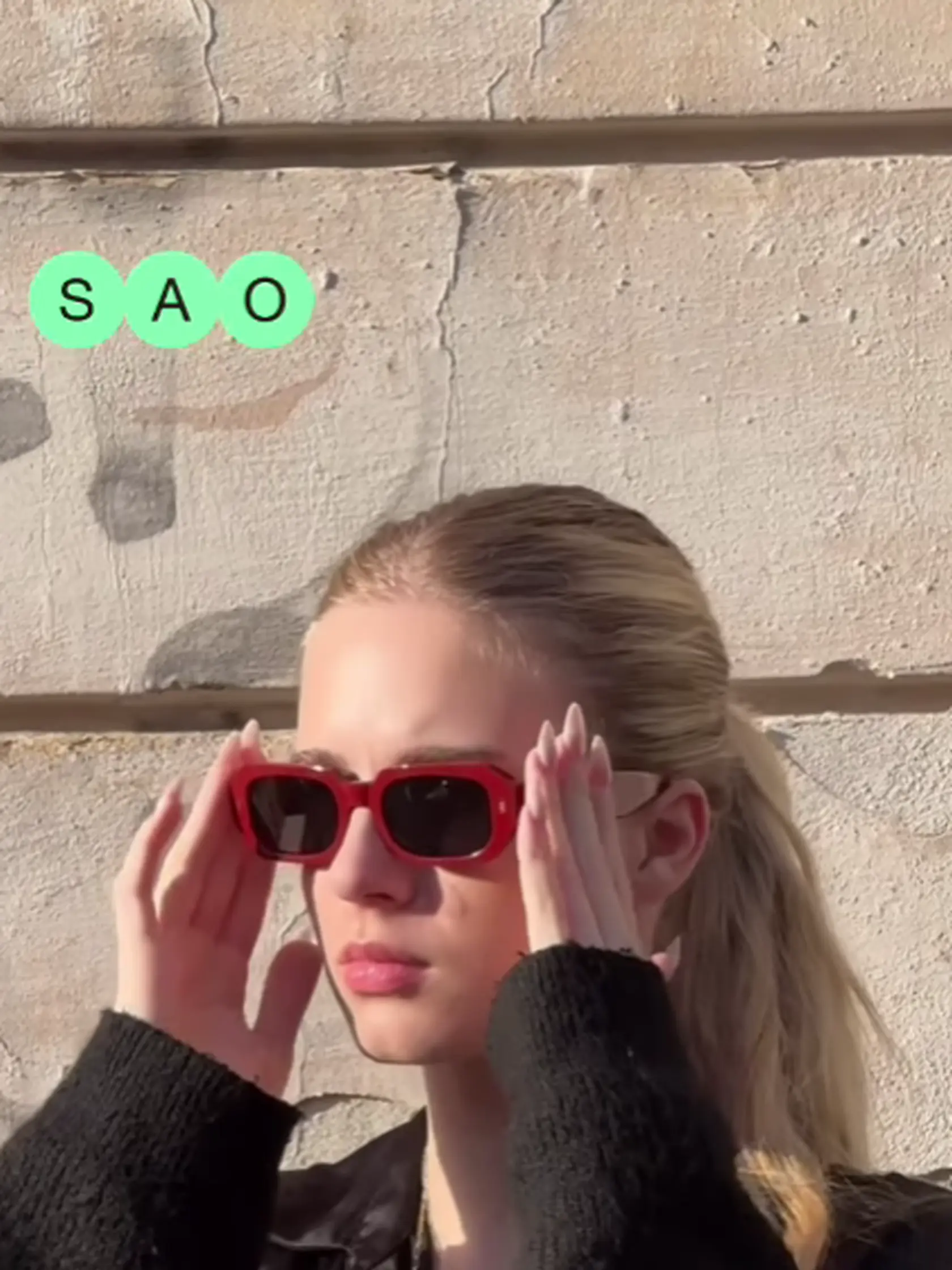 Emma sa zamestnala v novootvorenej optike v Bratislave.  „Áno, brigádujem tam teraz. Minulý rok som sa rozhodla dať si ,gap year‘ (prerušený rok, tiež známy ako sabatický rok, je obdobie, keď si študenti dajú prestávku v štúdiu, pozn. red.), tento rok sa hlásim na vysokú školu. Takže dovtedy som okrem prípravy na školu chcela aj niekde pracovať,“ odvetila pre PLUS 7 DNÍ Emma.
