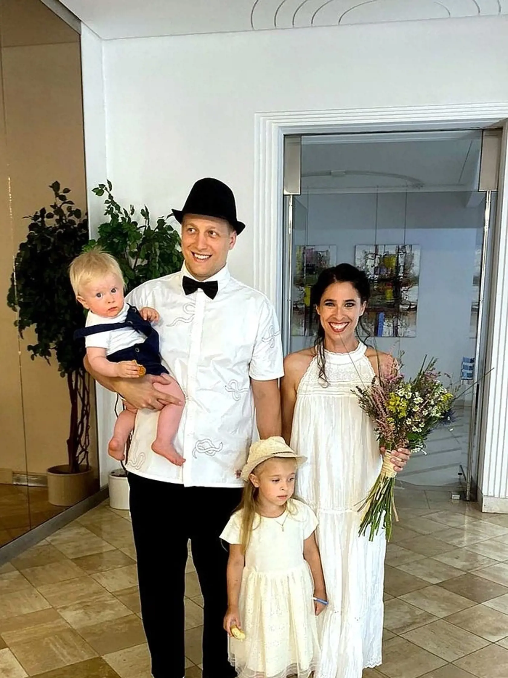 Zuzka a Juraj si povedali áno v auguste 2020. Zuzka mala šaty za 30 eur a lúčnu kyticu.