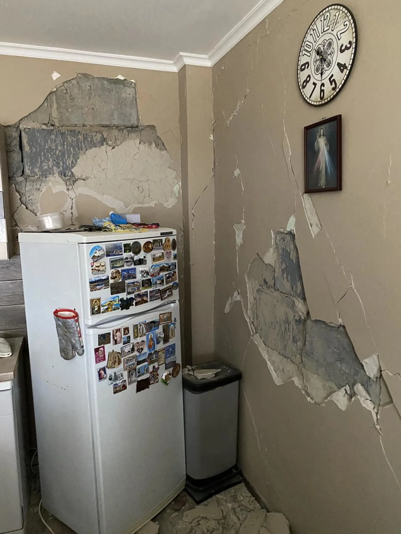 U pána Cyrila Babinského (76) v Ďapalovciach popadali omietky, z domu sa dokonca zrútili časti stien.
