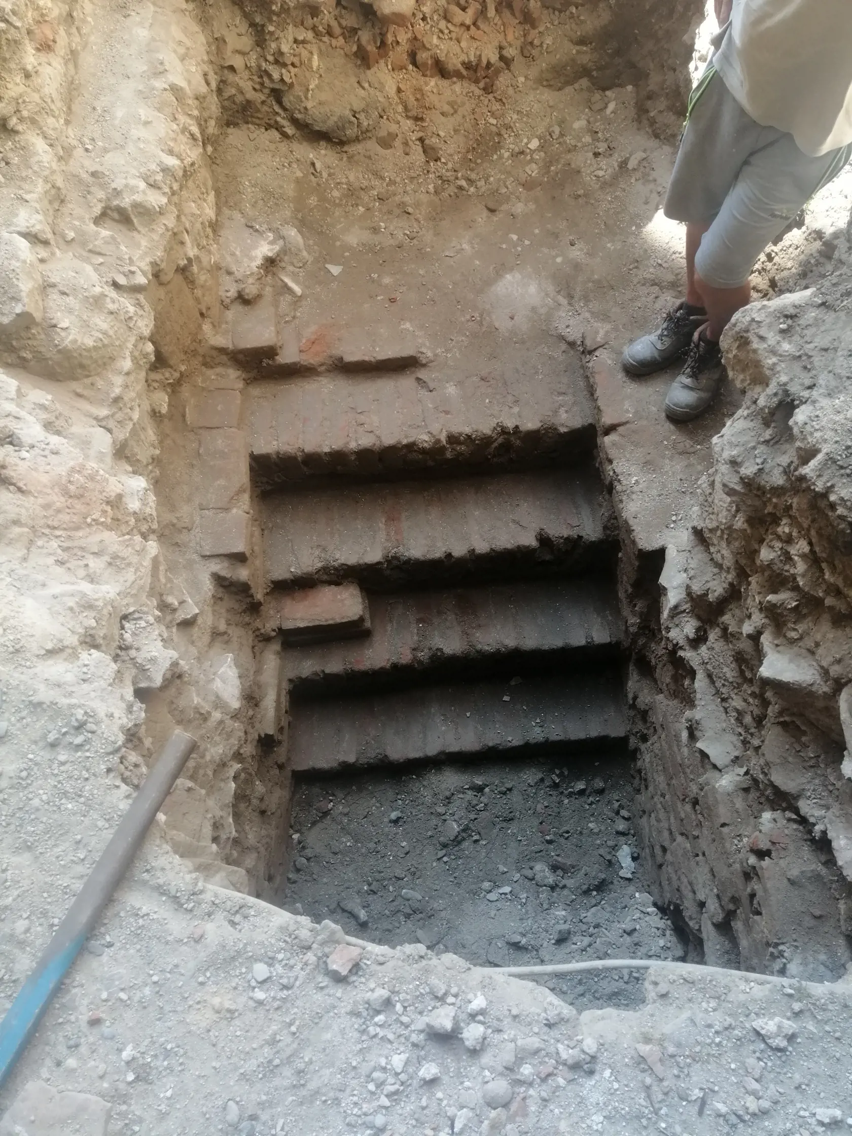 Schodisko, ktoré archeológovia objavili na hrade.