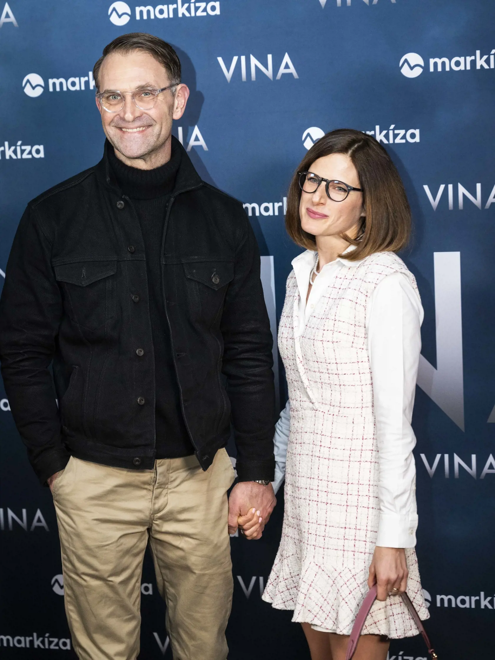 Na snímke zľava herec Tomáš Maštalír pózuje s manželkou Kristínou Maštalírovou pred novinárskou projekciou nového seriálu televízie Markíza s názvom Vina v Bratislave v stredu 12. februára 2025. FOTO TASR - Jakub Kotian 