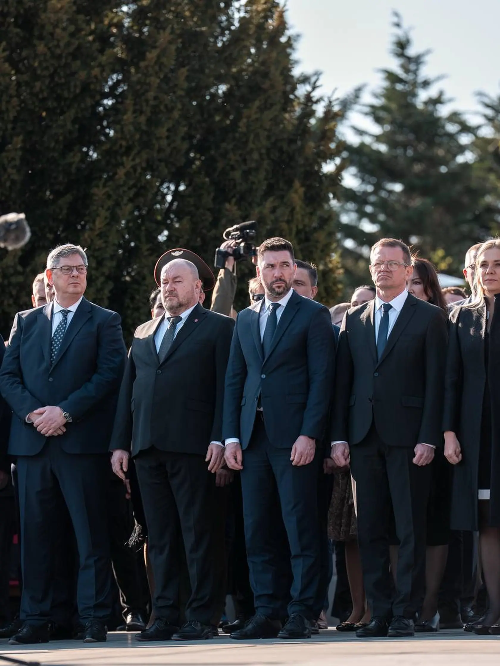 Minister športu Rudolf Huiliak si 4. apríla na Slavíne uctil pamiatku padlých pri príležitosti 80. výročia oslobodenia Bratislavy Červenou armádou. „ Oslobodenie hlavného mesta Slovenska nebolo len vojenskou operáciou – bol to silný symbol porážky fašizmu a začiatok novej etapy pre slovenský národ," uviedol na sociálnej sieti.