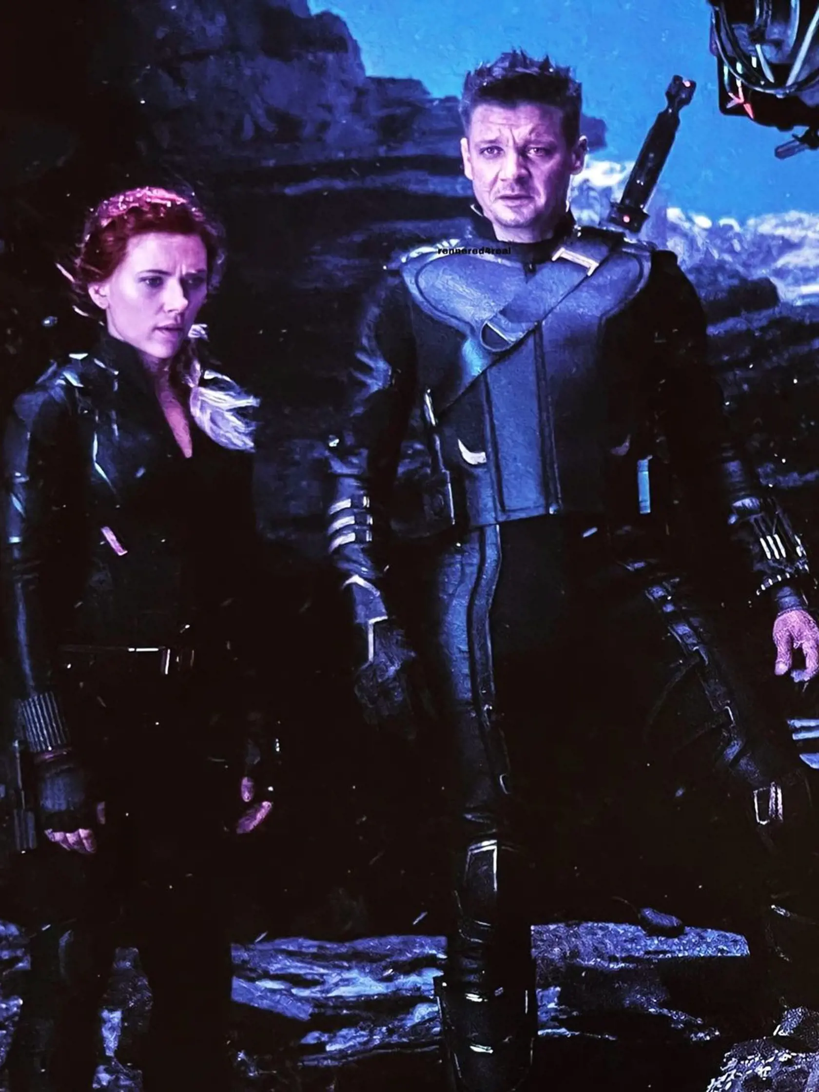 Jeremy Renner a Scarlet Johansson si spolu zahrali v Avengeroch.