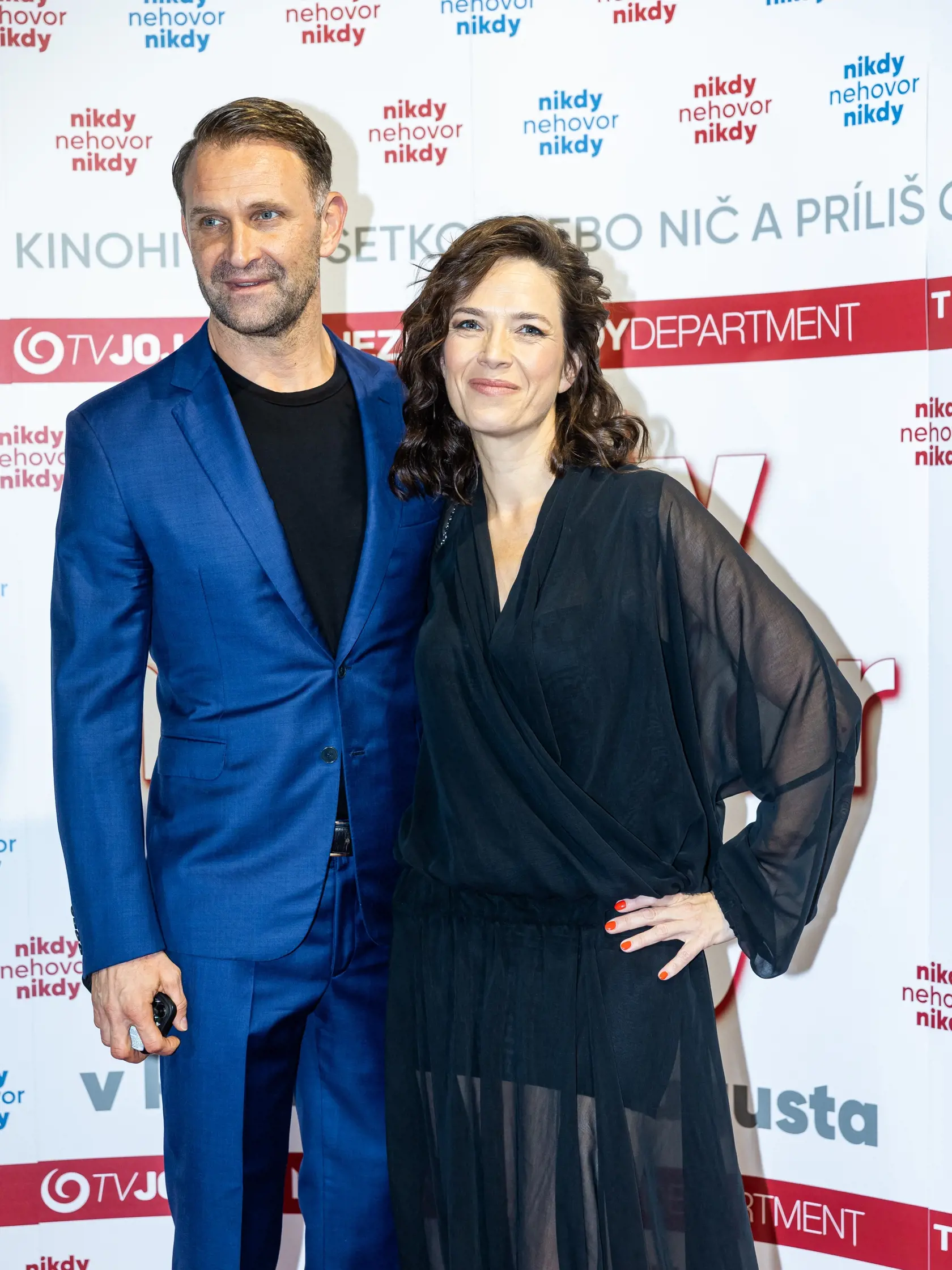 Premiéra filmu “Nikdy nehovor nikdy” v Bratislave. Na snímke Tomáš Maštalír a Tereza Kostková.