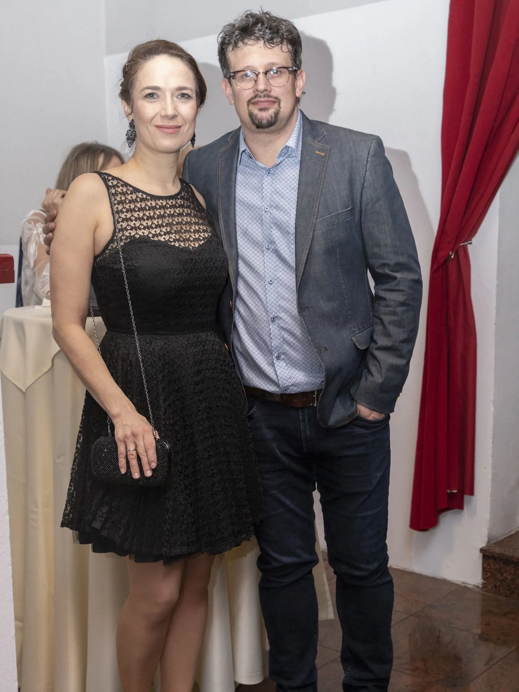 Manželka Jakuba Nvotu Tereza Kostková to prepískla. Do otvorených sandálok si dala telové silonky, čo je veľkým módnym prešľapom. 