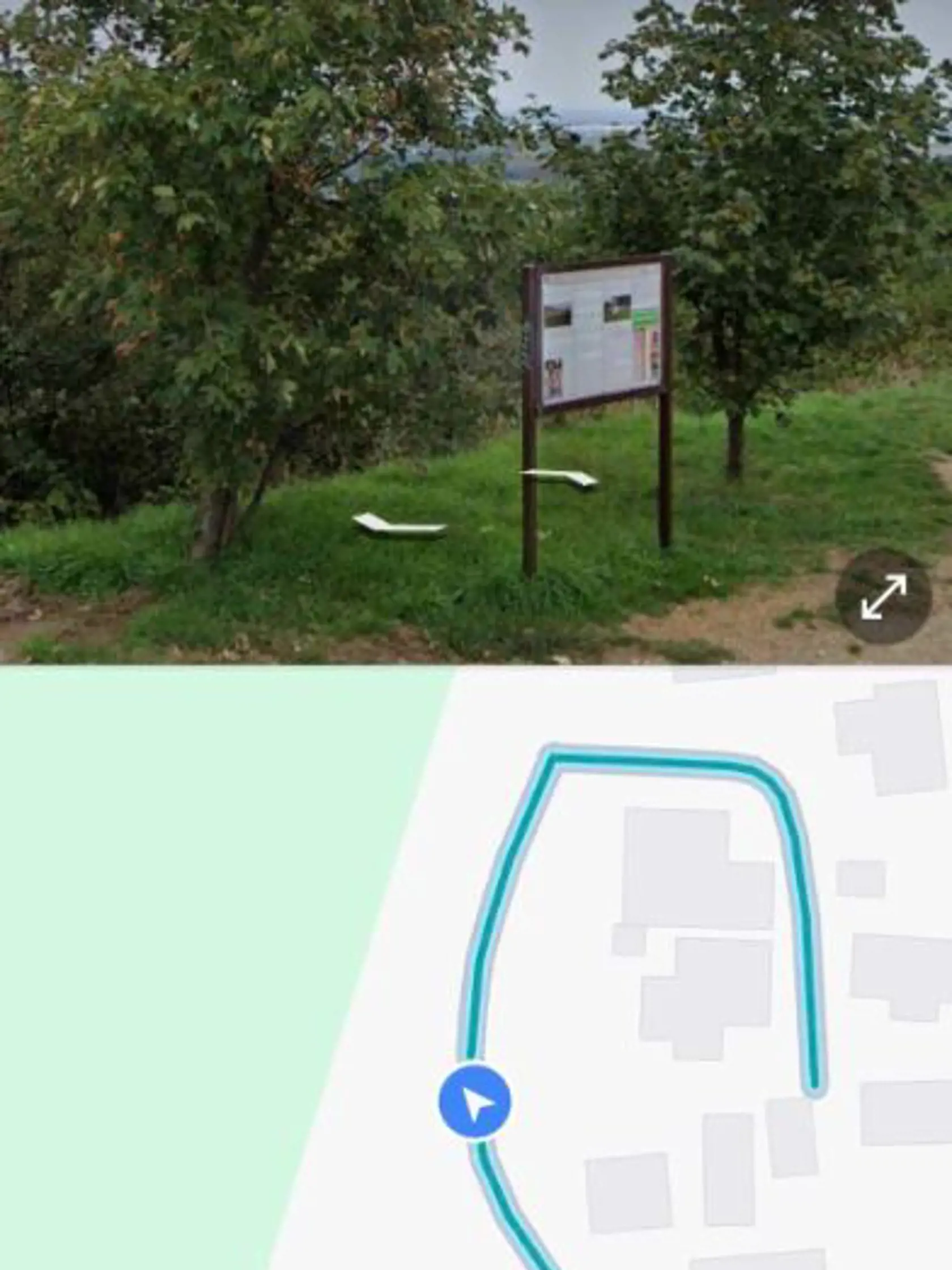 Tabula, ktorú maDanko na ceste od svojho domu.