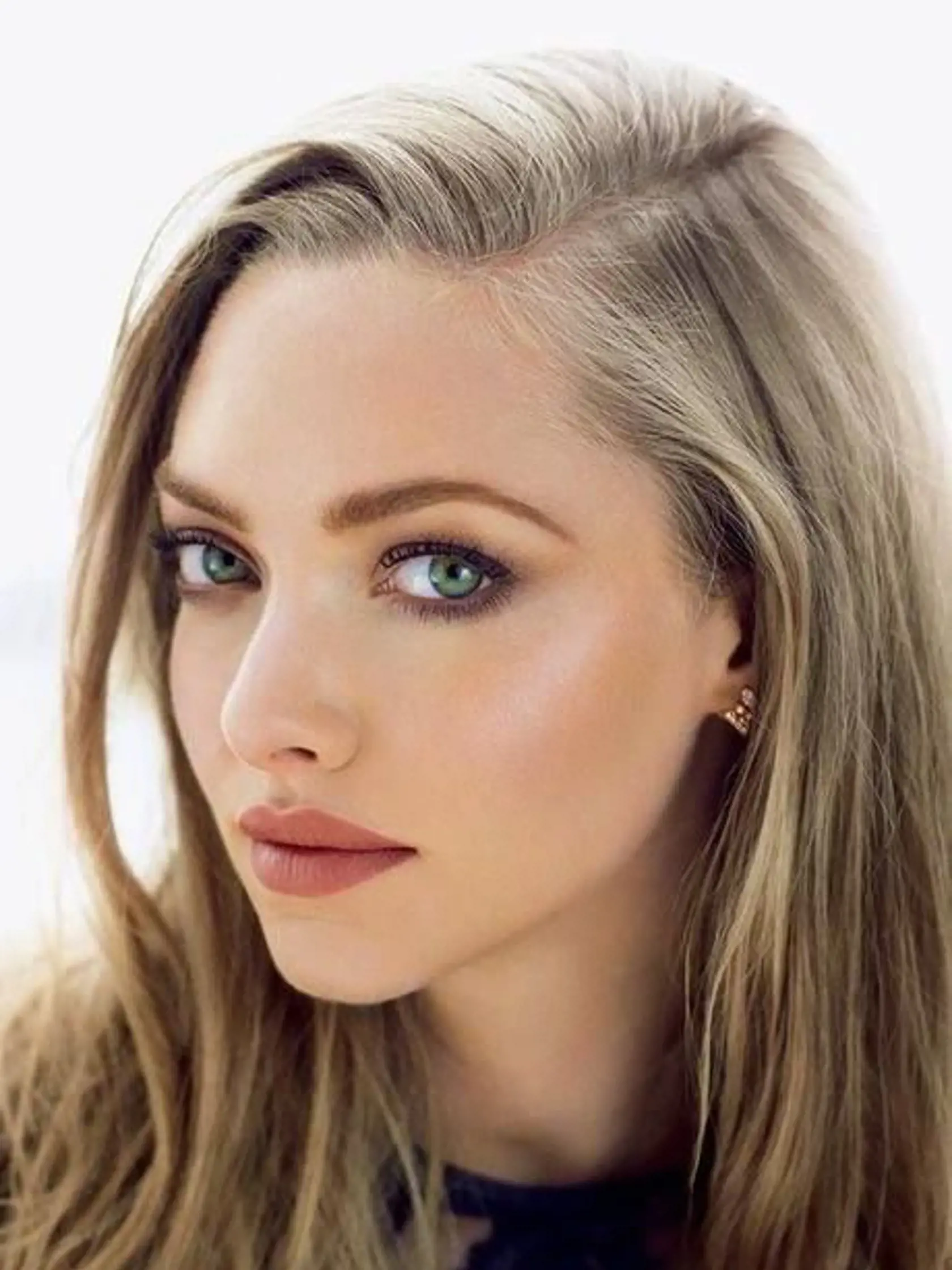 Aj Amanda dáva prednosť ľahkému líčeniu pred ťažkými vrstvami make-upu
