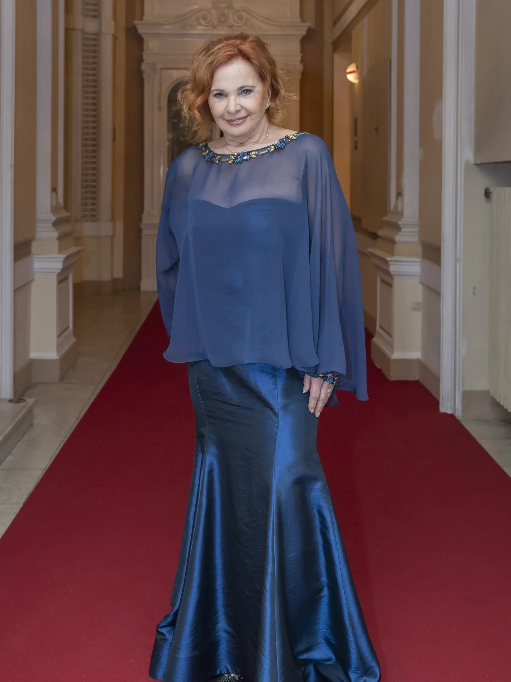 Kamila Magálová si na odovzdávanie cien Slnko v sieti za roky 2020 a 2021 obliekla krásnu modrú róbu.