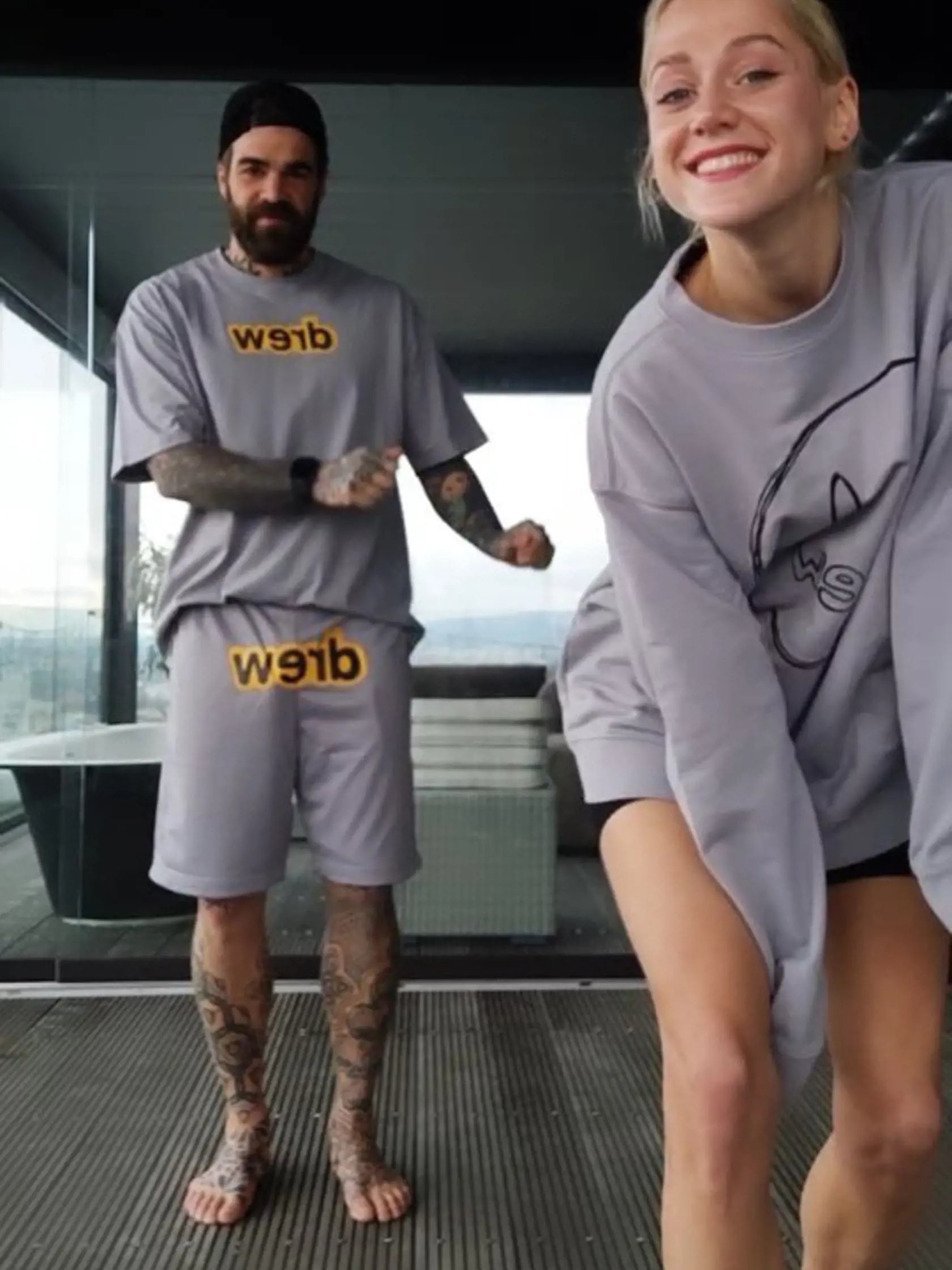 Emma Drobná a Filip Šebo na svojej terase.
