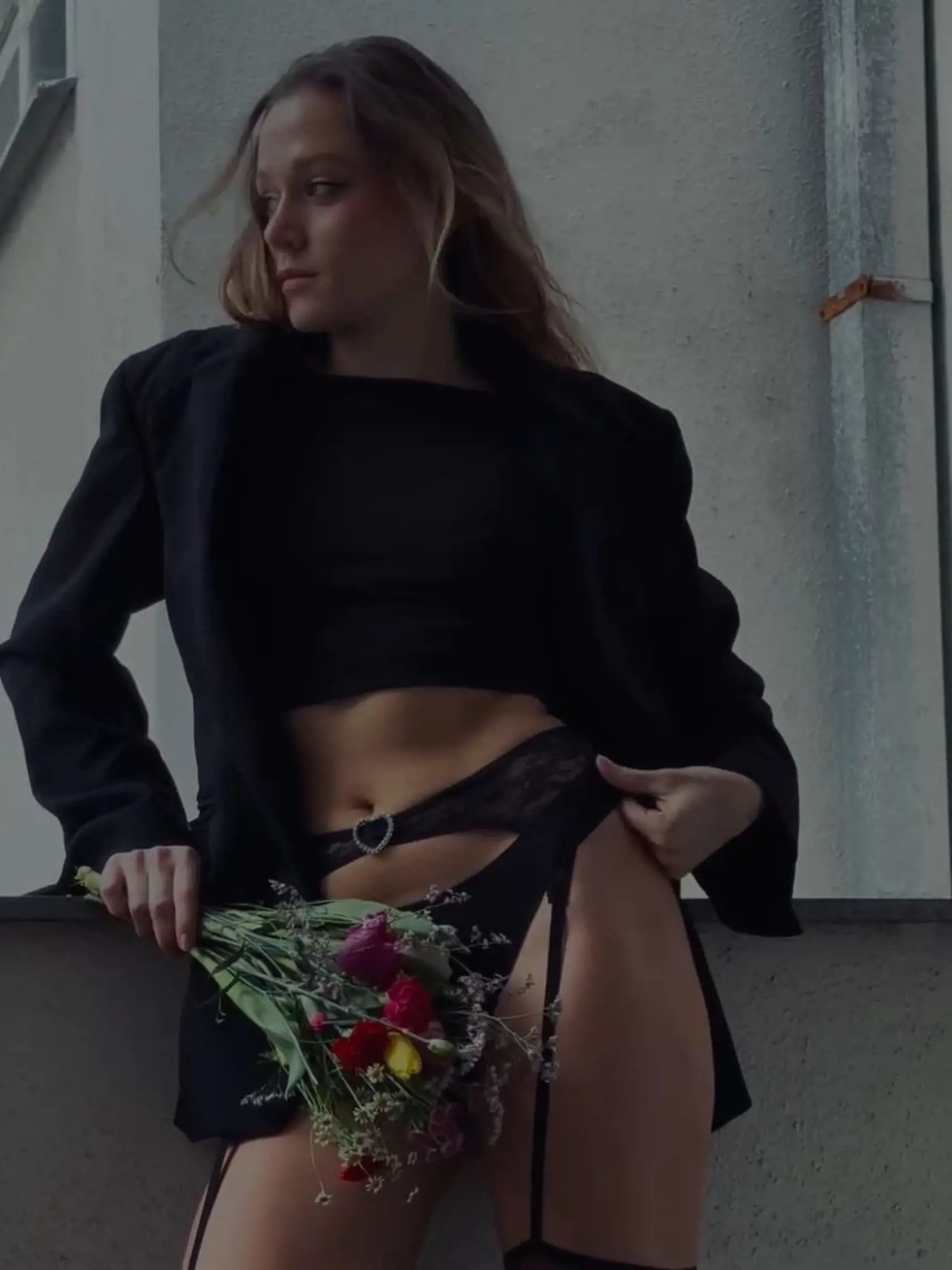 Emma Drobná dráždi na internete v sexi podväzkoch.