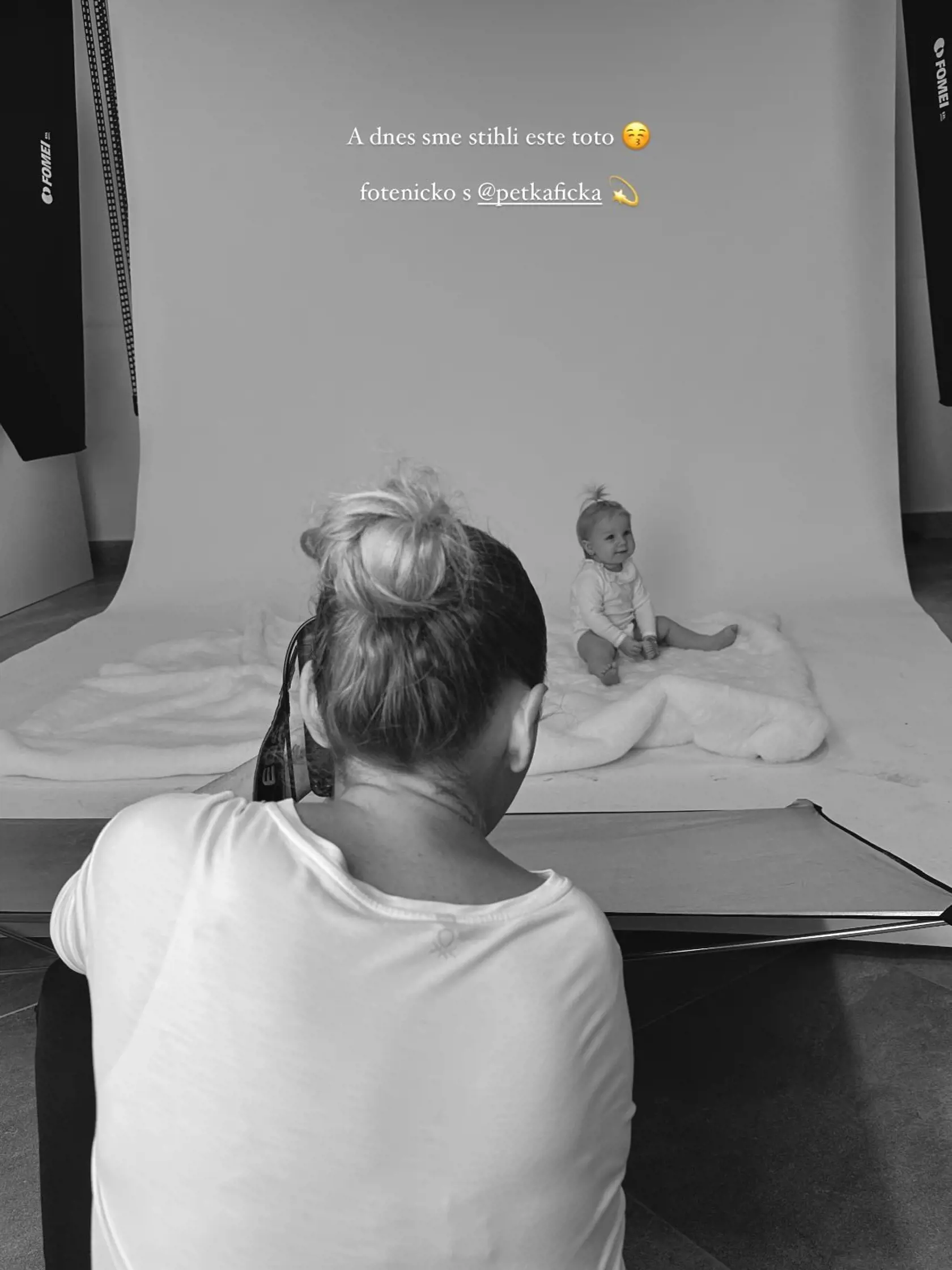 Malá Ninka zvládla fotenie výborne a s fotografkou dokonca spolupracovala. Vôbec neplakala.