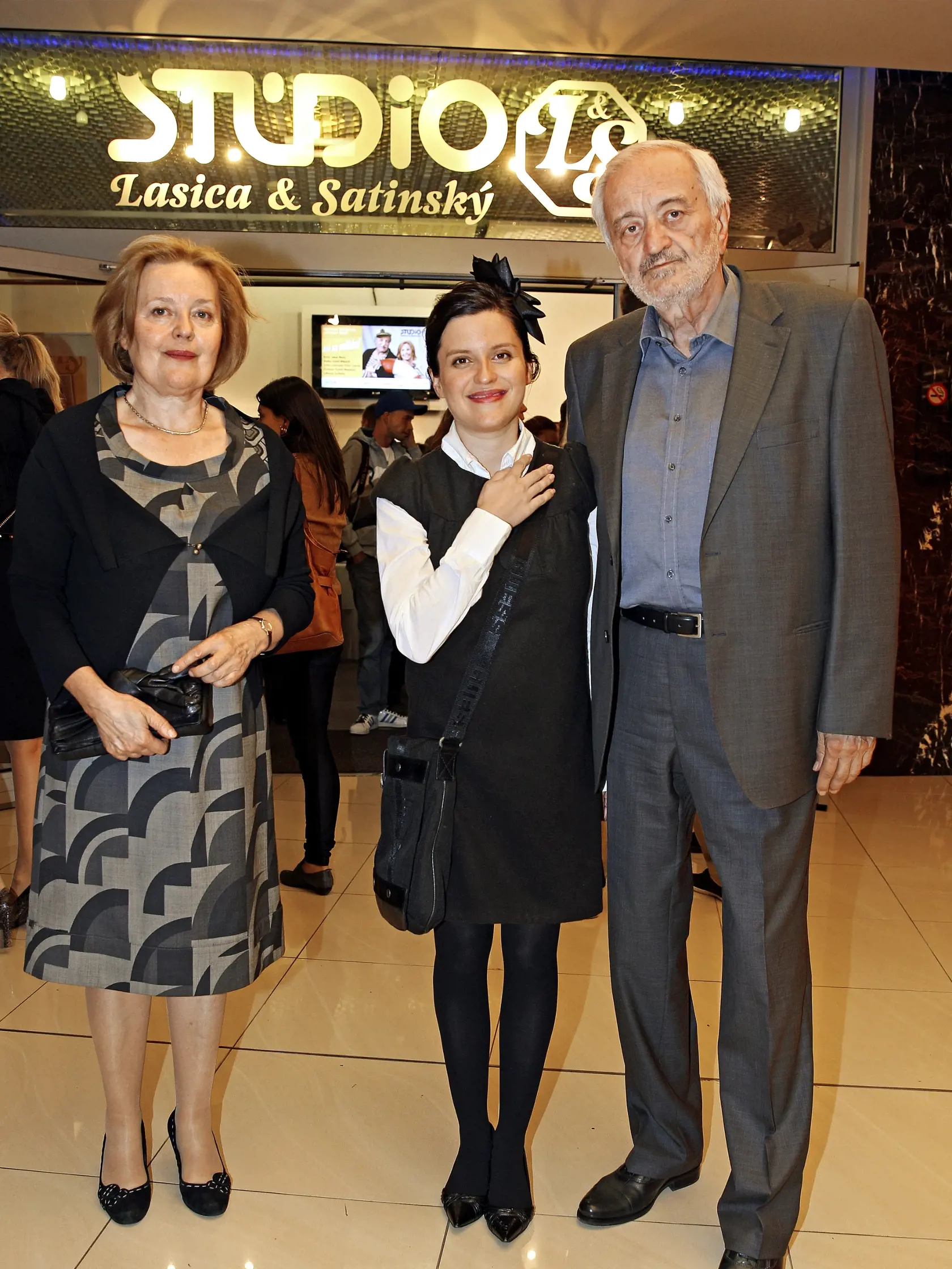 Hana je dcérou Magdy Vášáryovej a Milana Lasicu († 81).