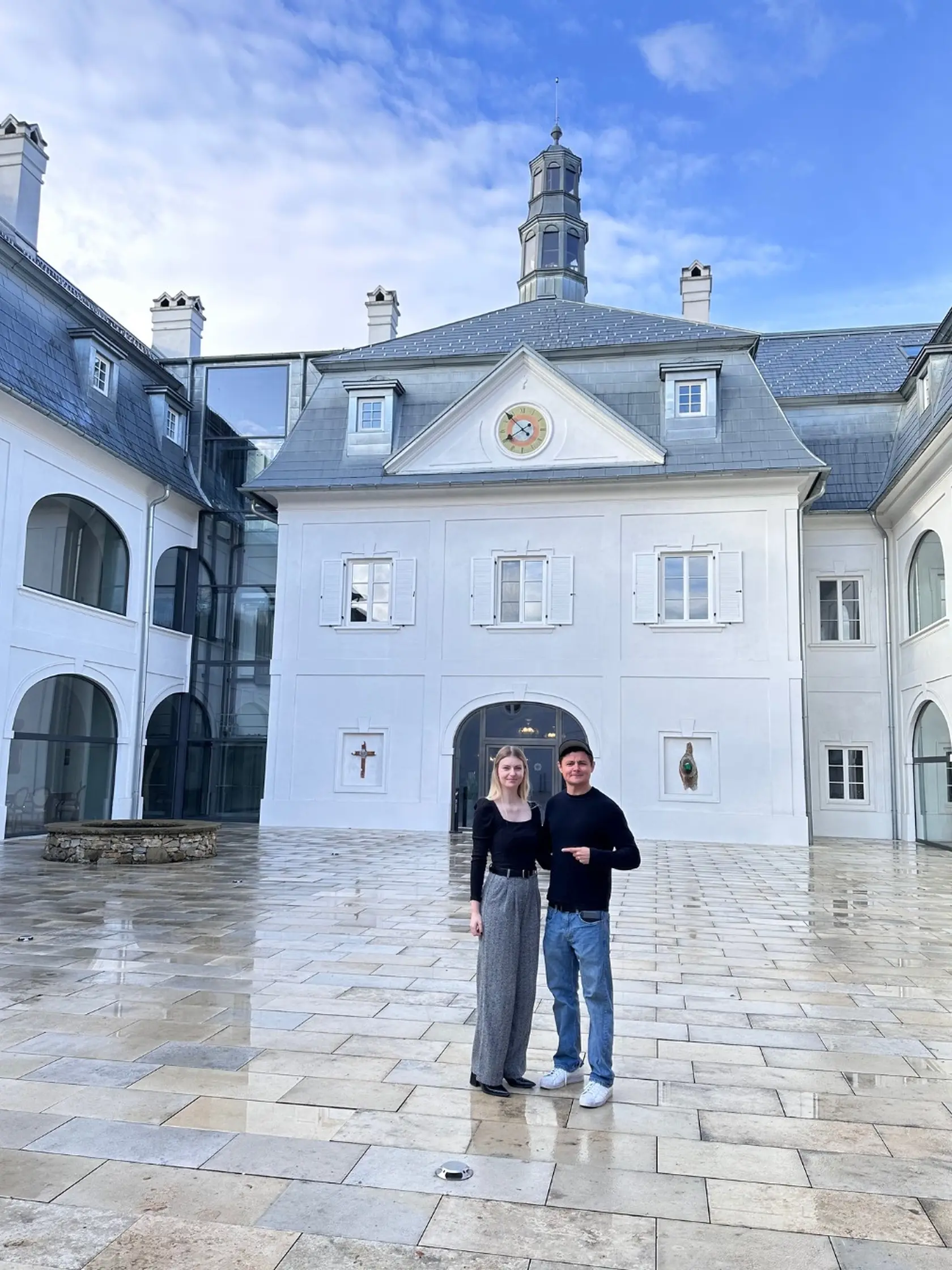 Americkí herci ocenili krásne zrekonštruovaný hotel v kaštieli.